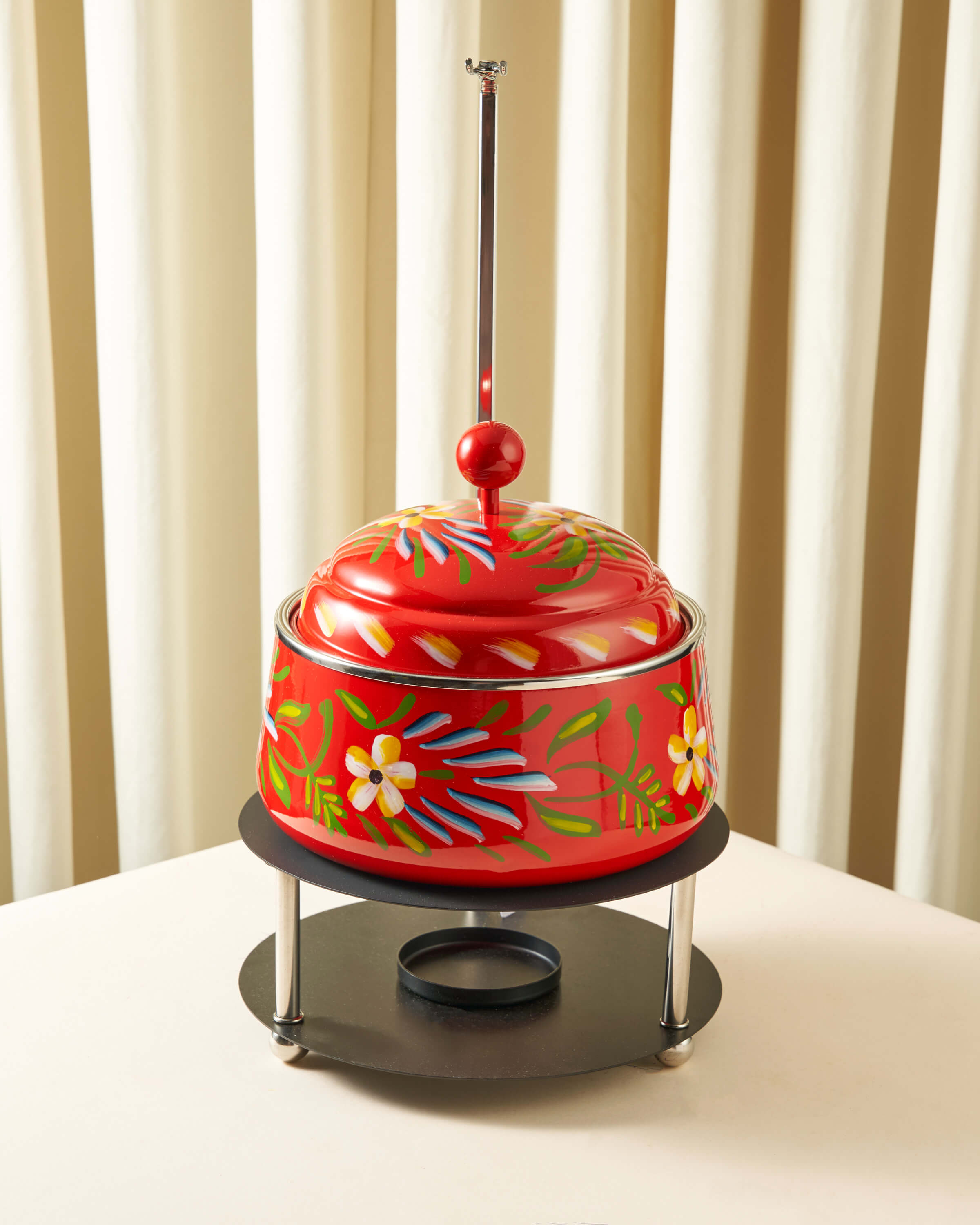 سخان مع قاعدة