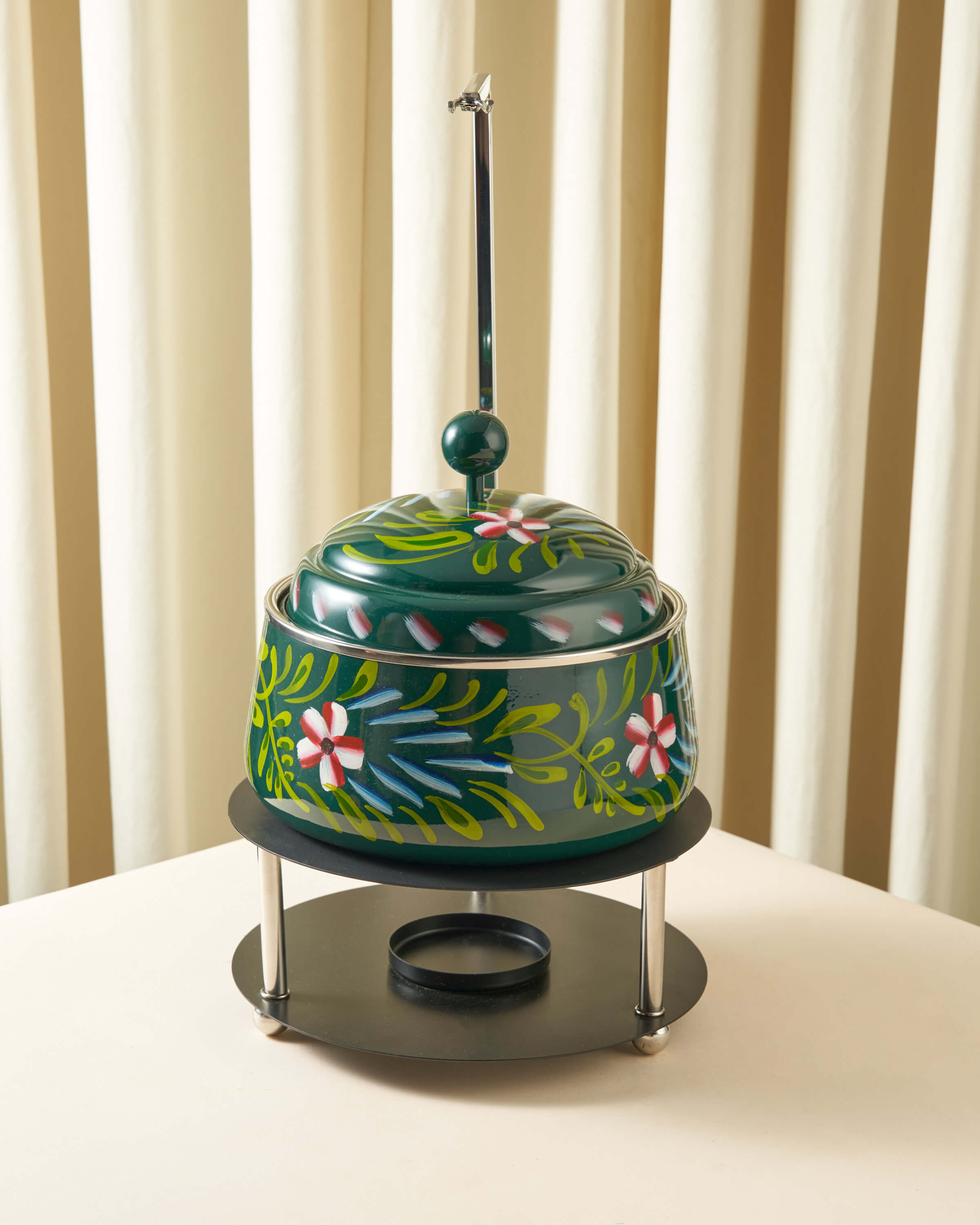 سخان مع قاعدة