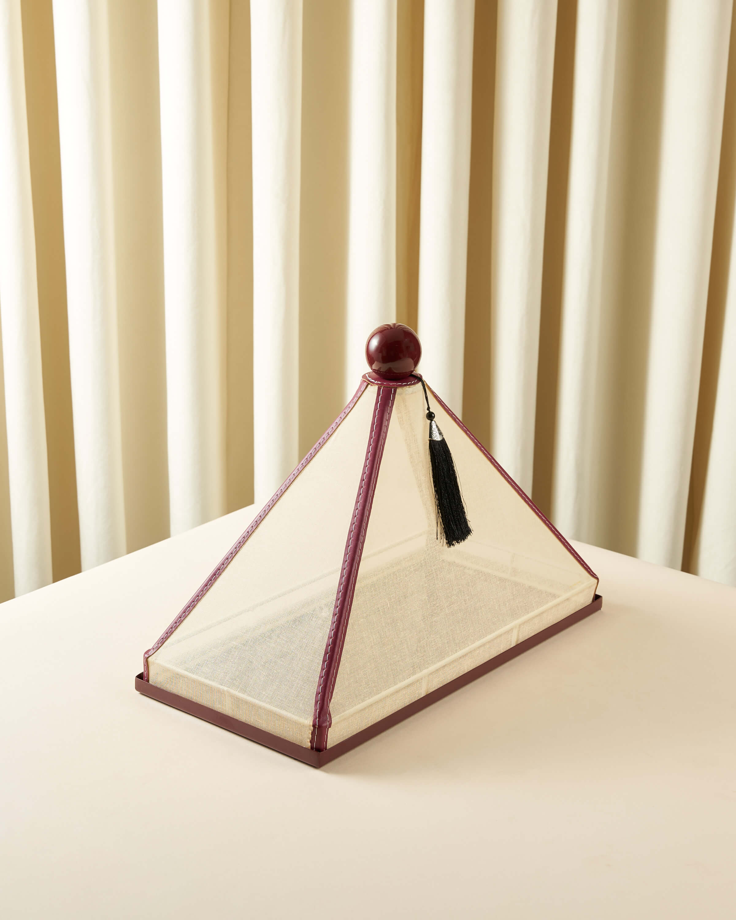 ماعون تقديم بغطاء خام مع جلد مستطيل