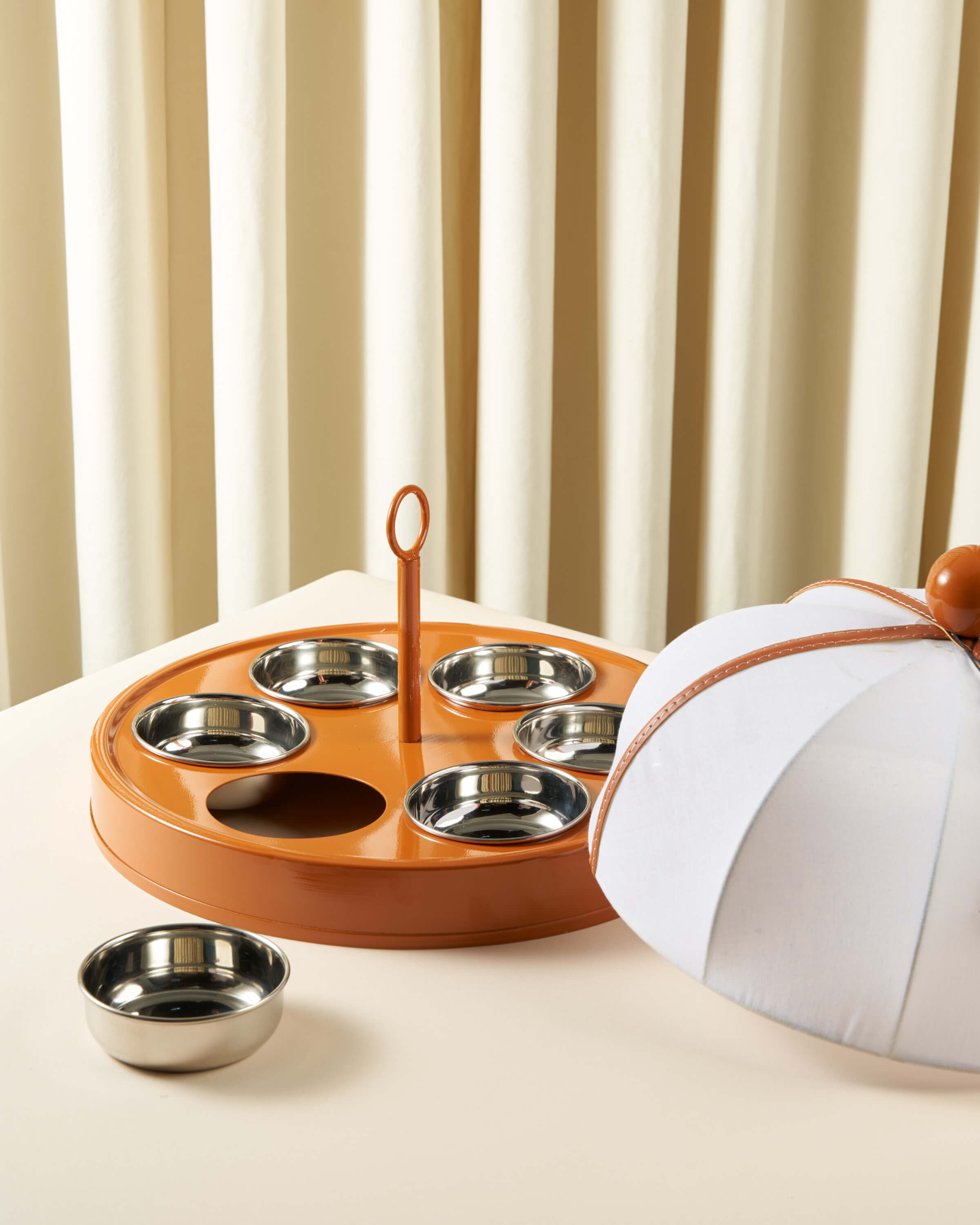 ماعون ريوق بغطاء خام مع جلد