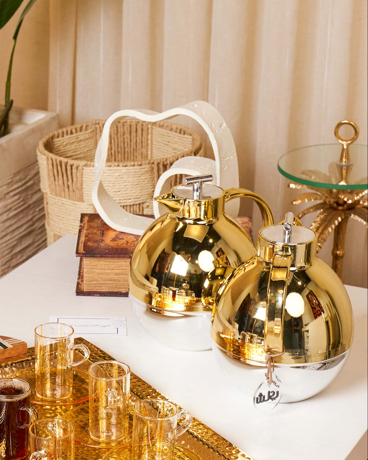 طقم مطارة شاي وقهوة بمقبض ذهبي وقاعدة سلفر