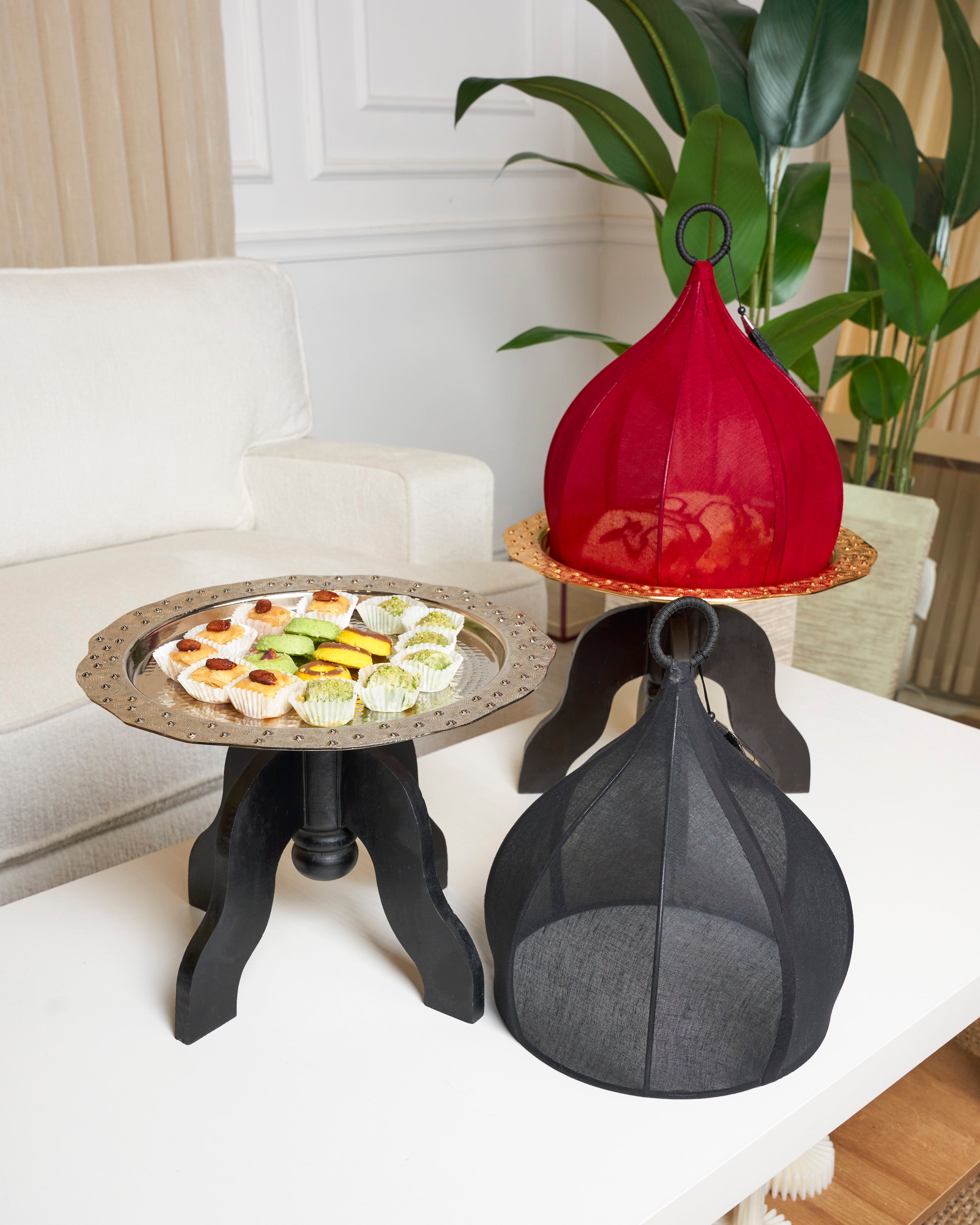 ماعون حلويات وكيك مع قاعدة وغطاء خام لينن