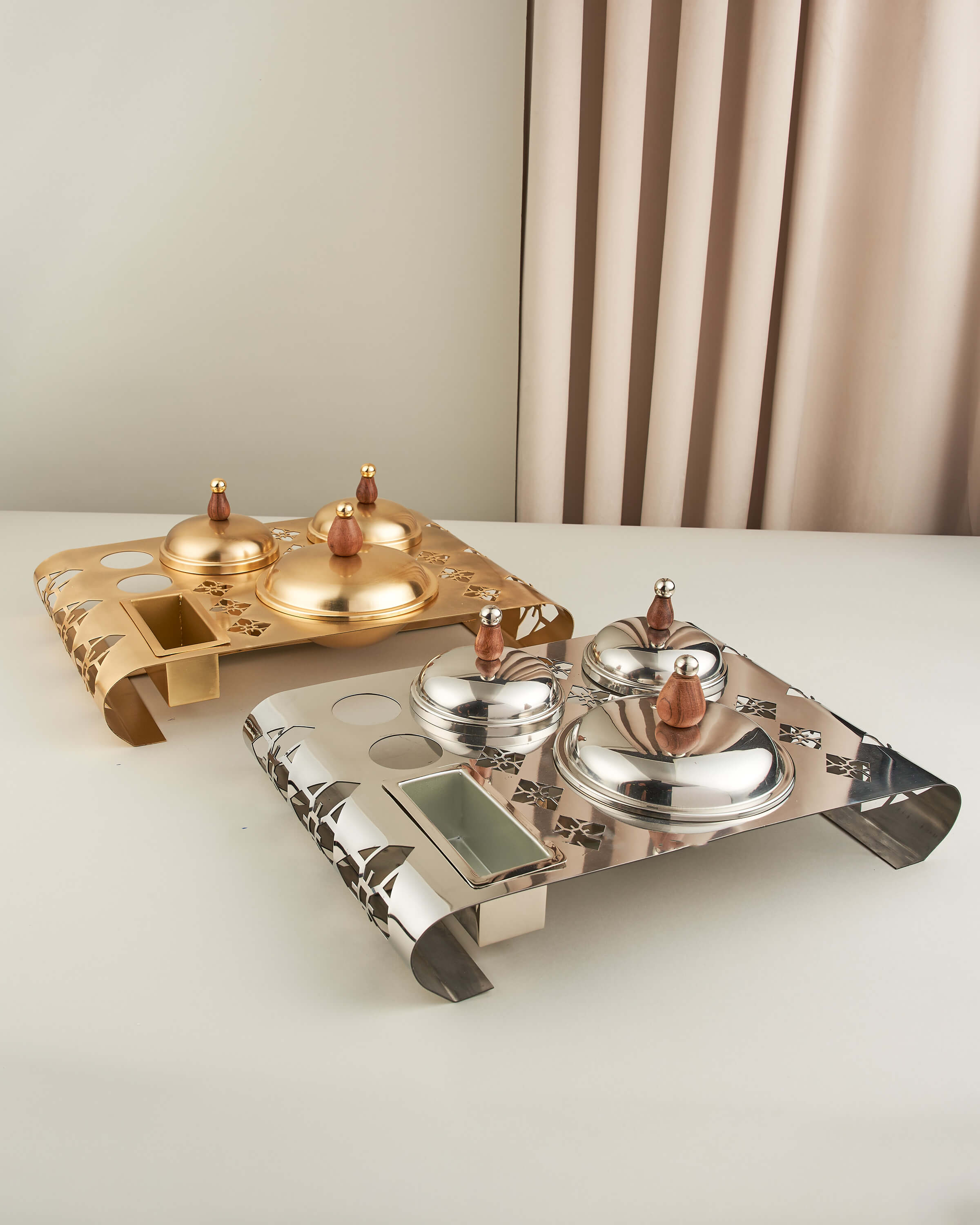 ماعون تمر وقهوة