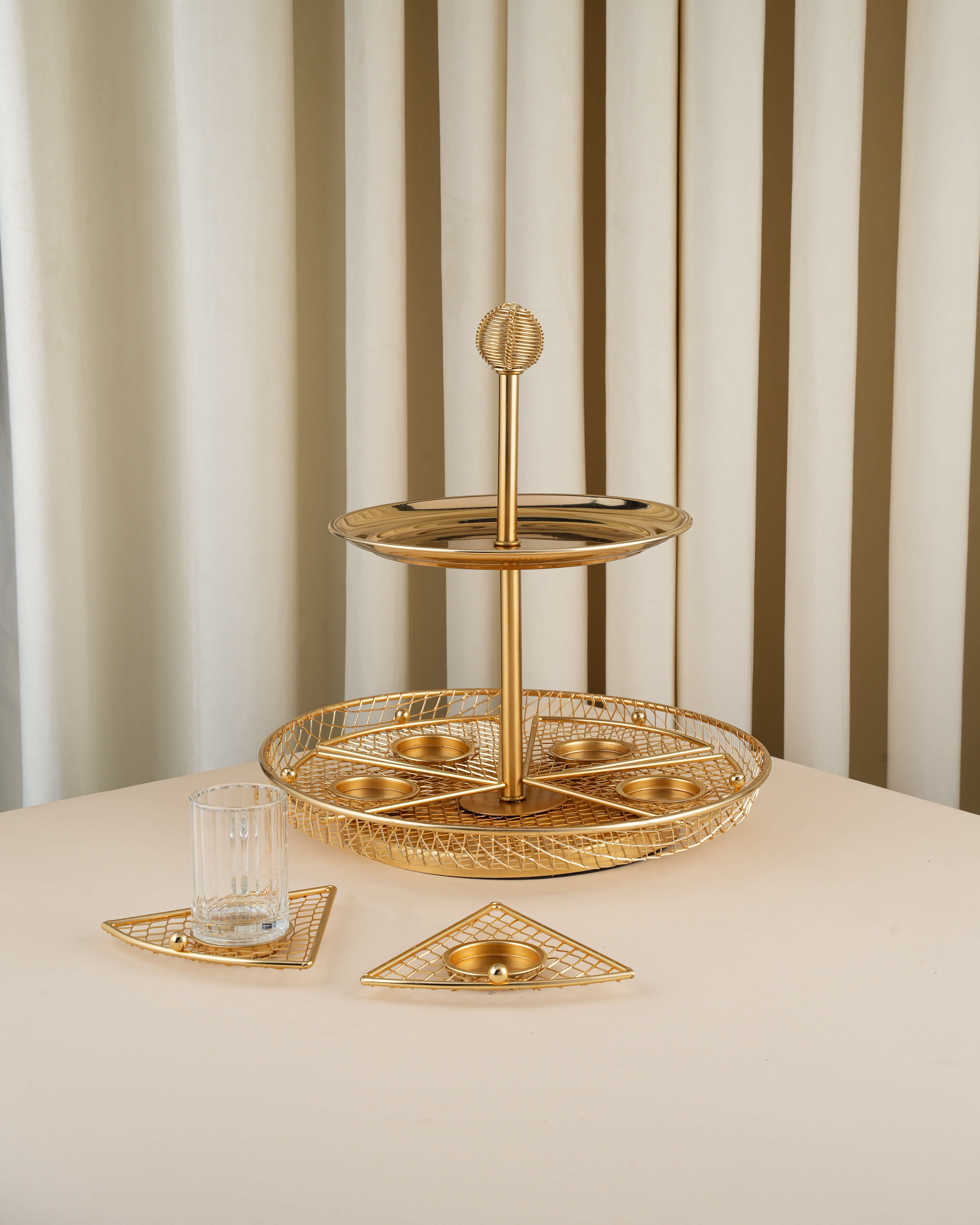 إستاند فاخر بتصميم دورين