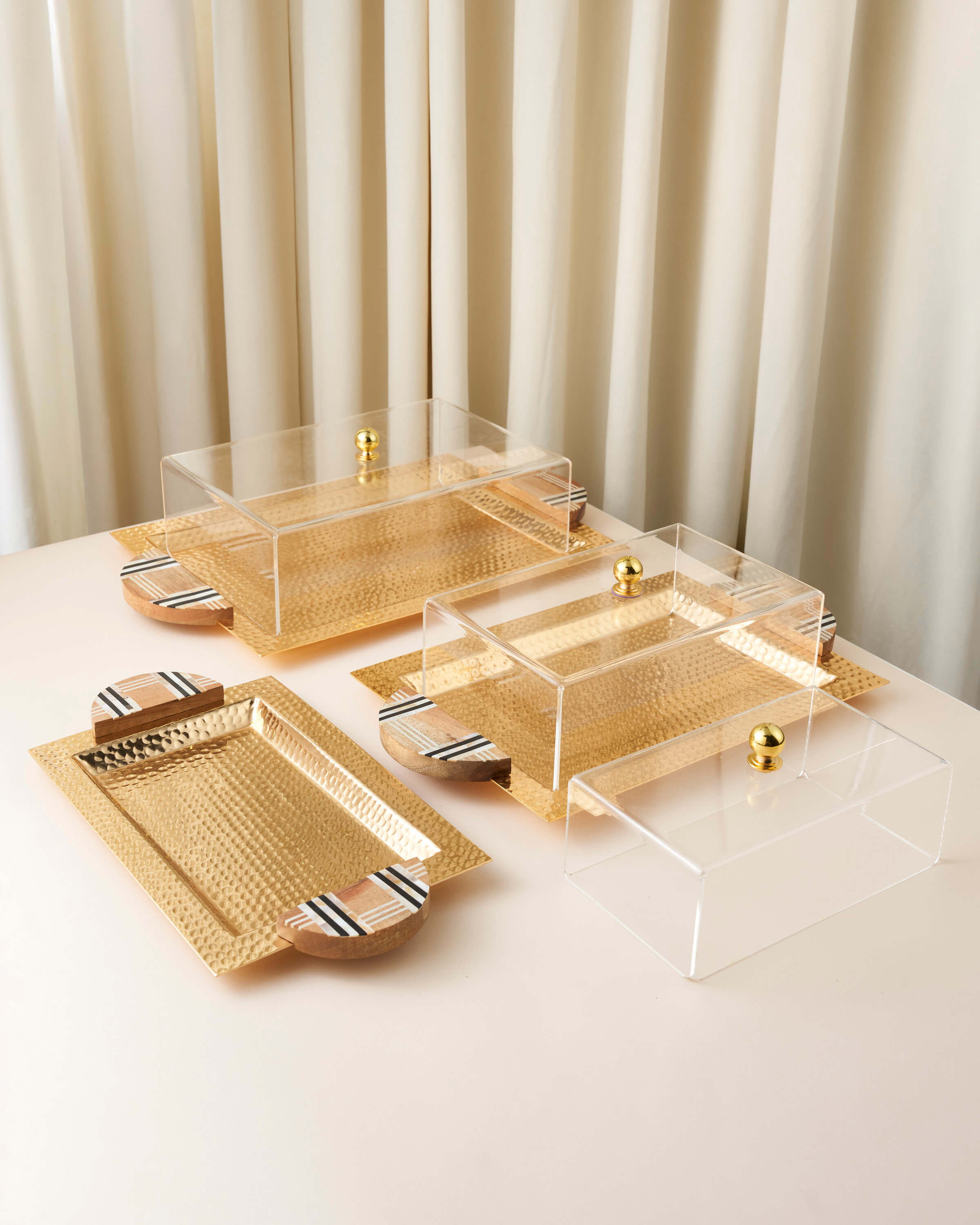 صينية تقديم بمقبض خشب صدفي