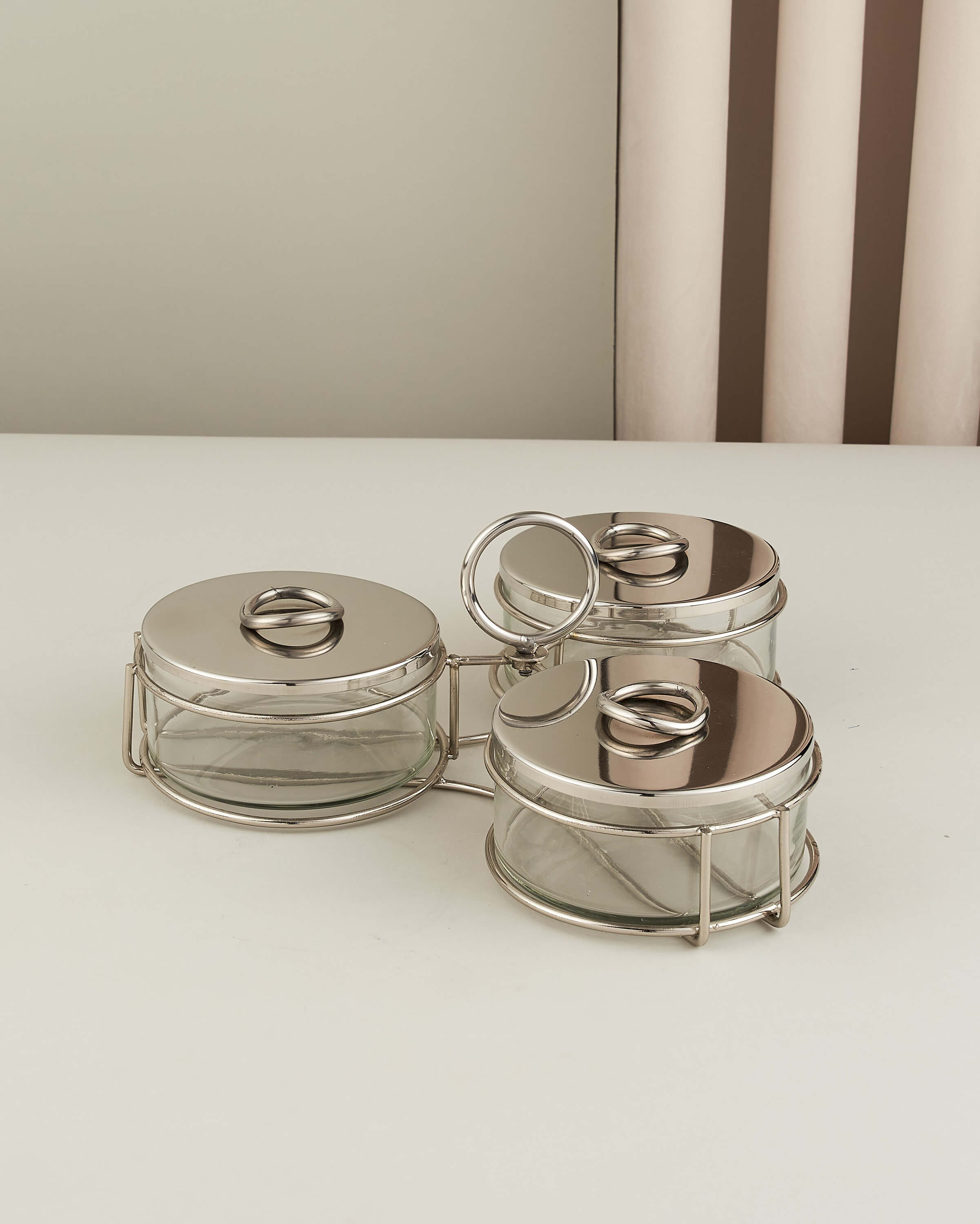 ماعون تقديم و مكسرات