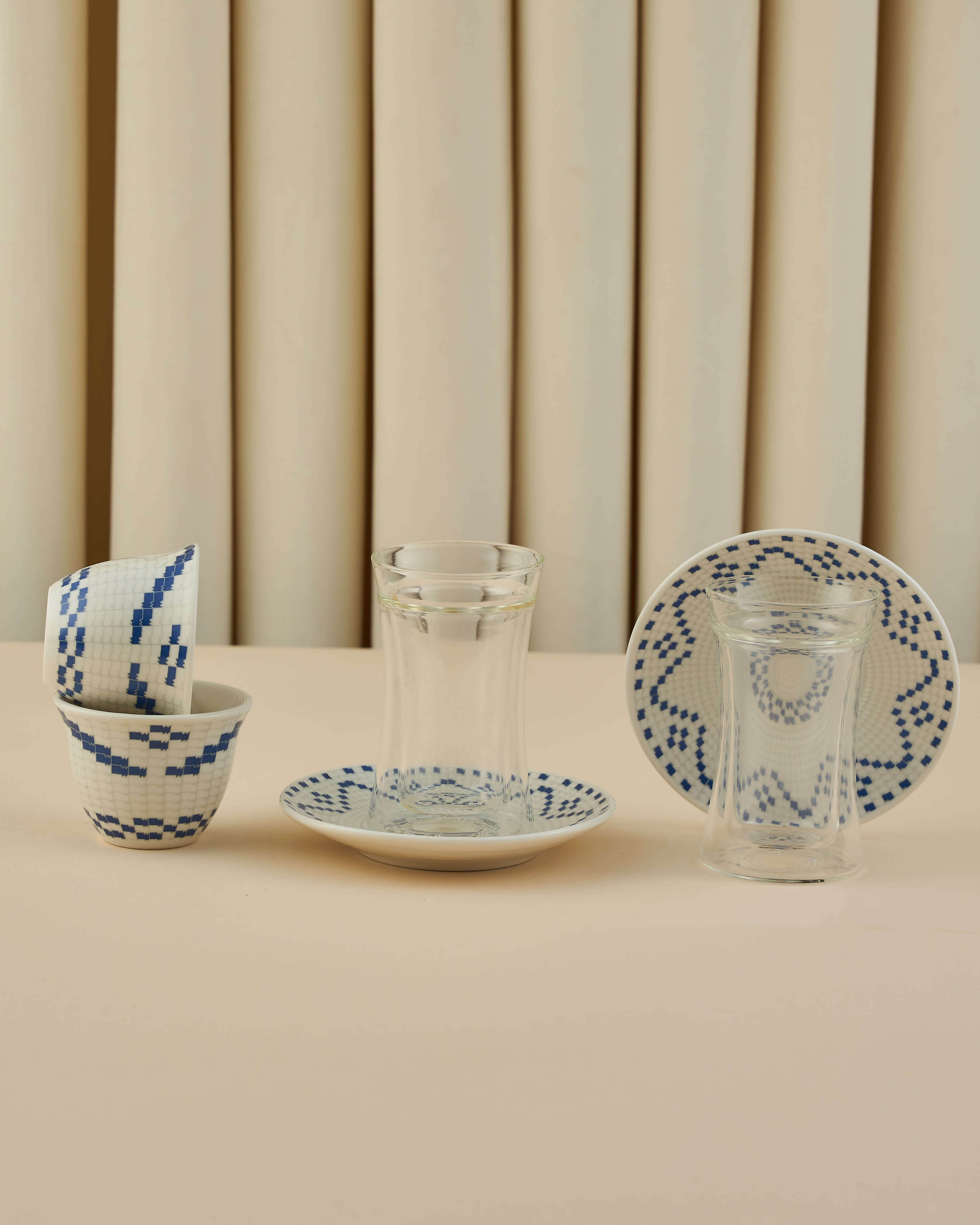 طقم استكانات شاي وفناجين قهوة عربية 18 قطعة دبل وول - طبقتين من الزجاج