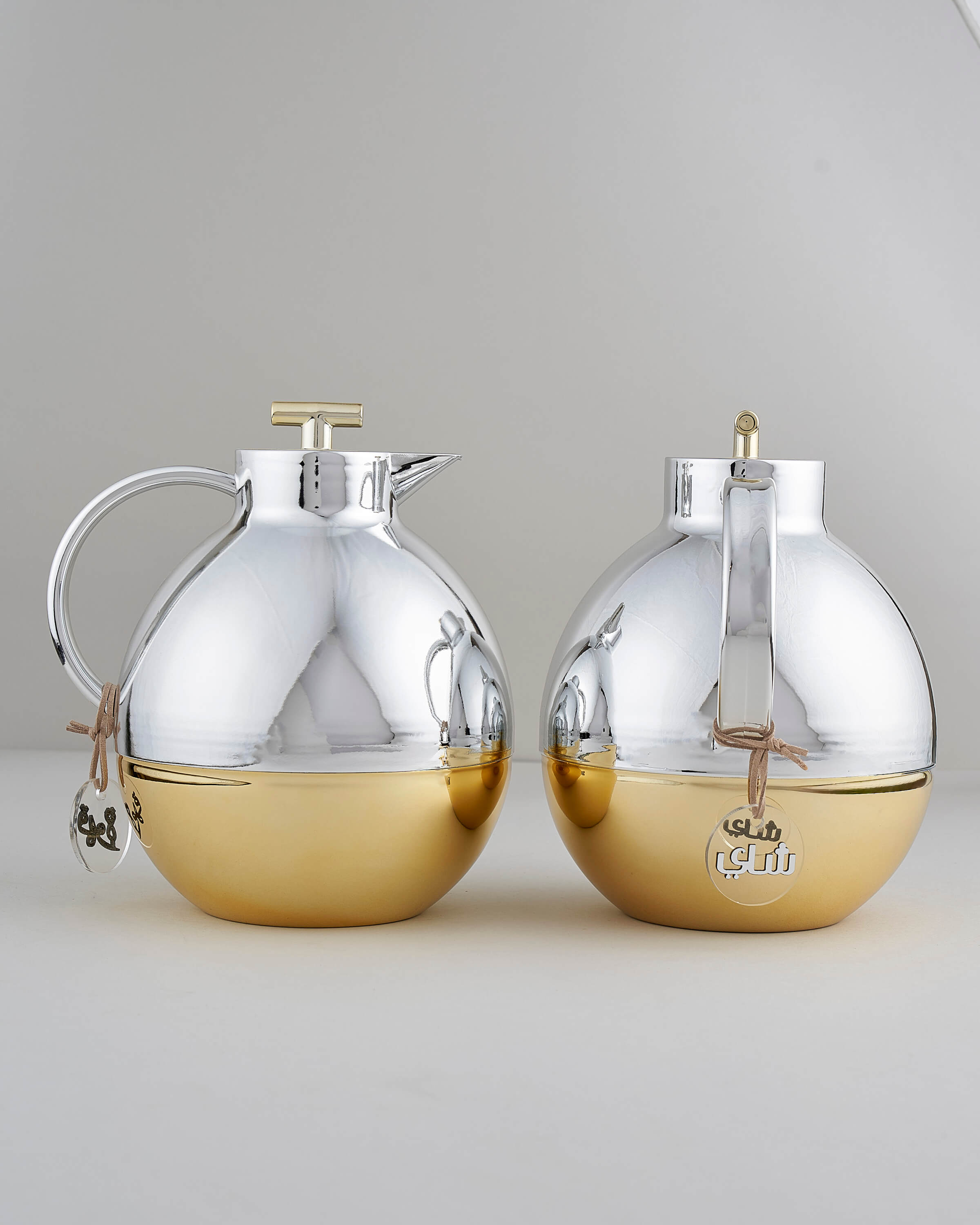 طقم مطارة شاي وقهوة بمقبض سلفر وقاعدة ذهبية