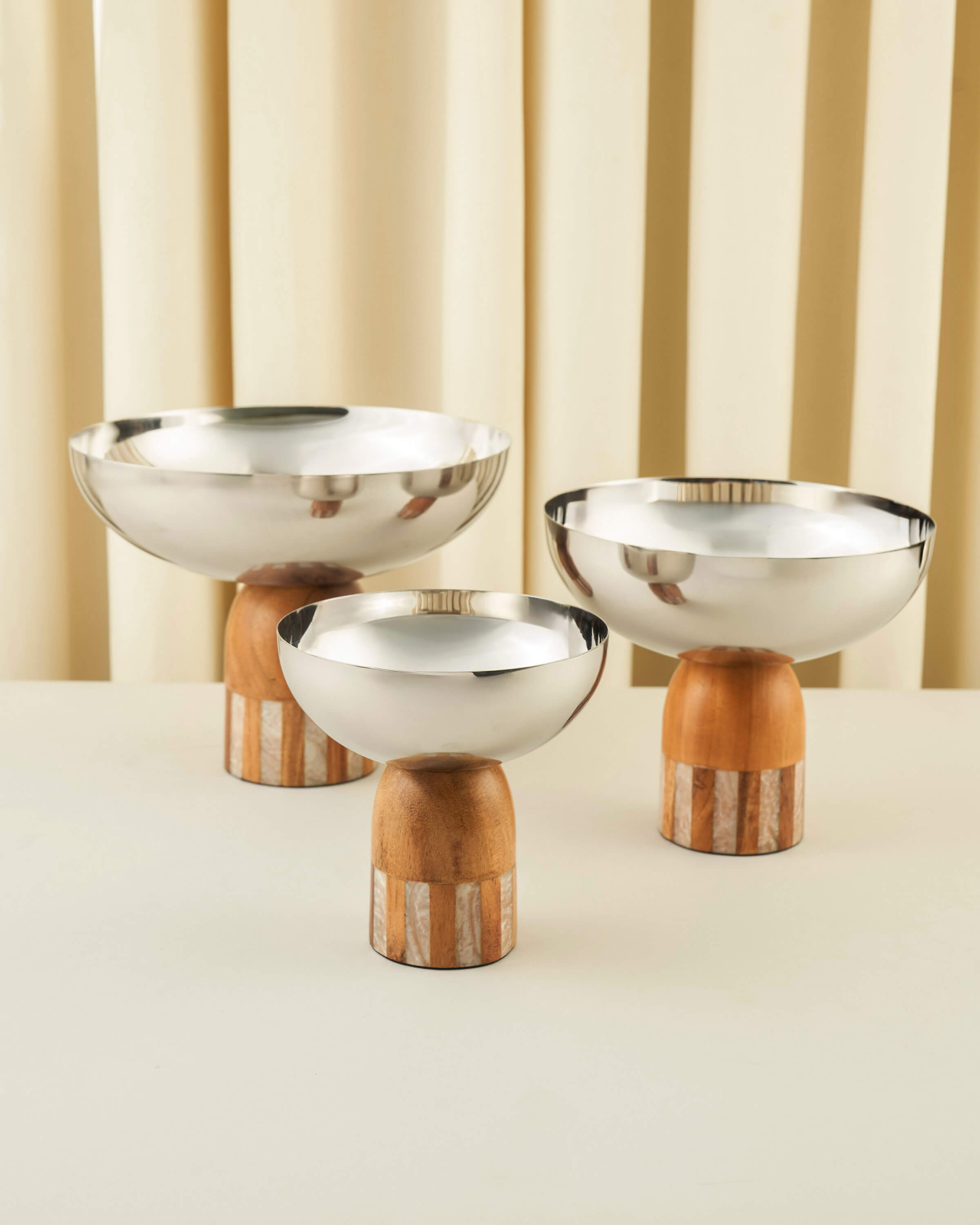 ماعون تقديم بطابع الخشب والصدف