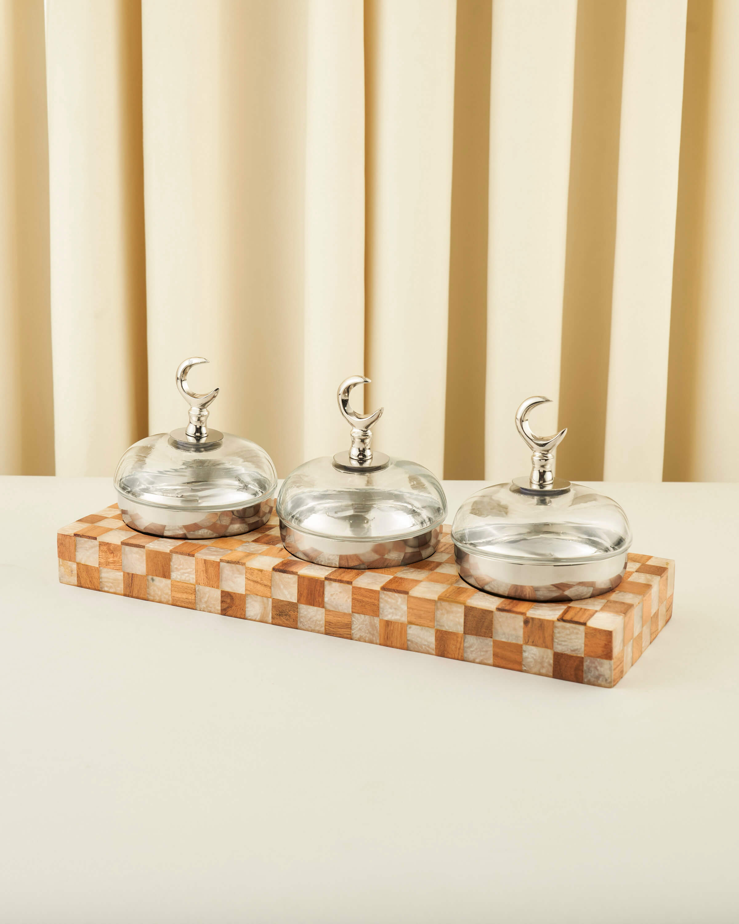 ماعون تقديم بطابع الخشب والصدف