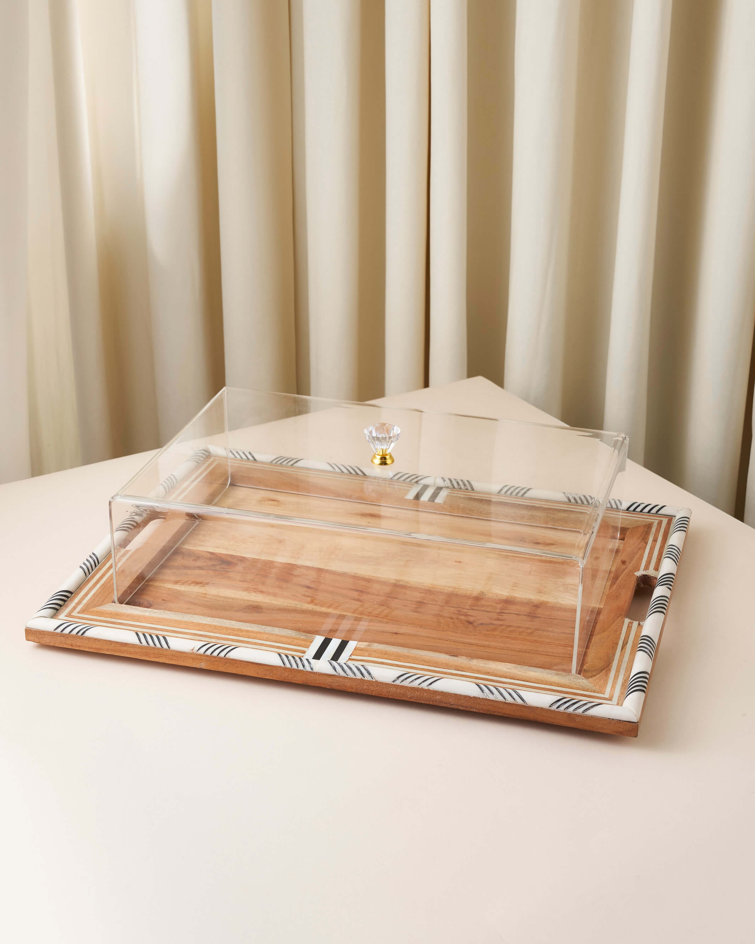 صينية تقديم صدفي مقلم