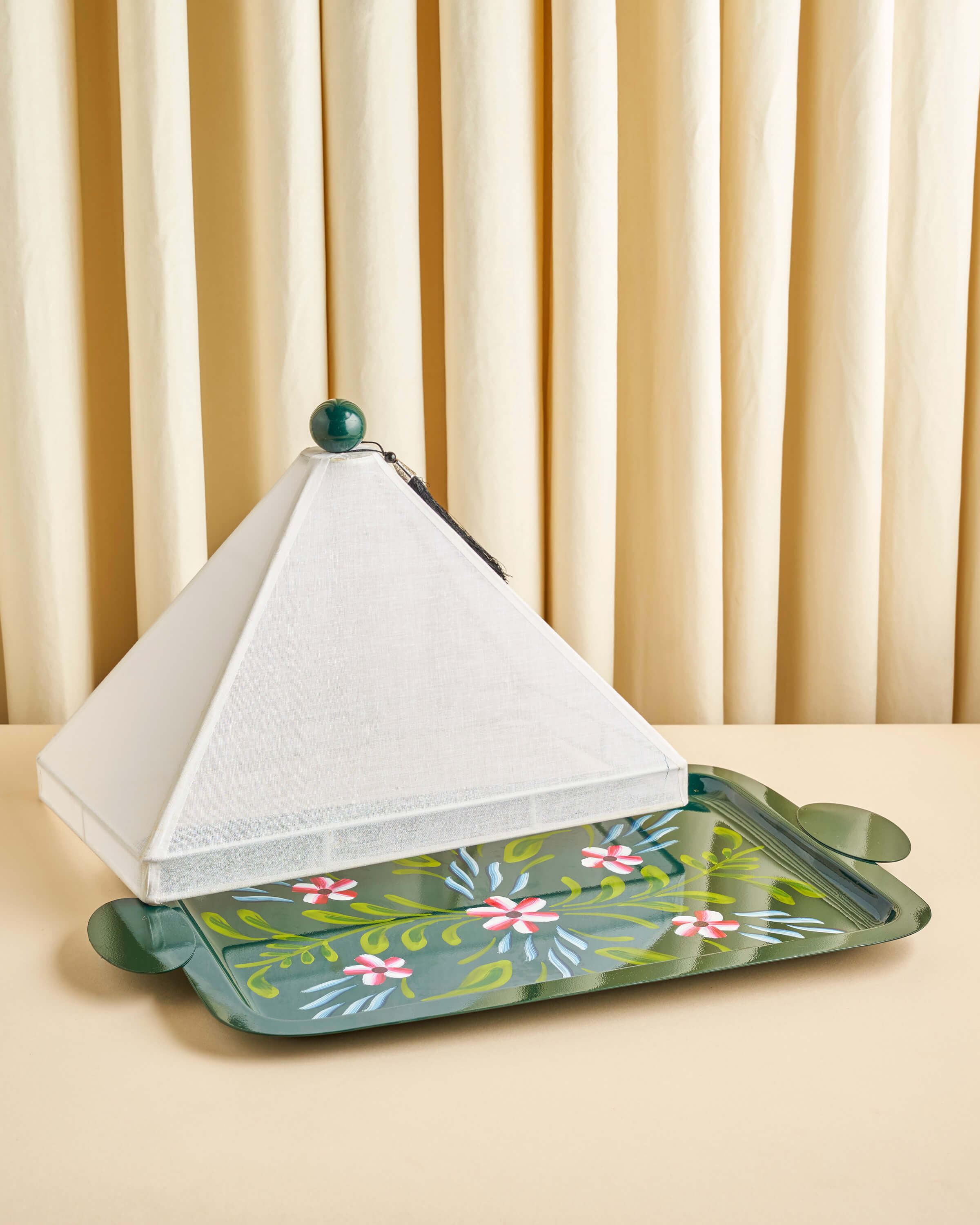 صينية تقديم رسم يدوي مع غطاء خام لينن