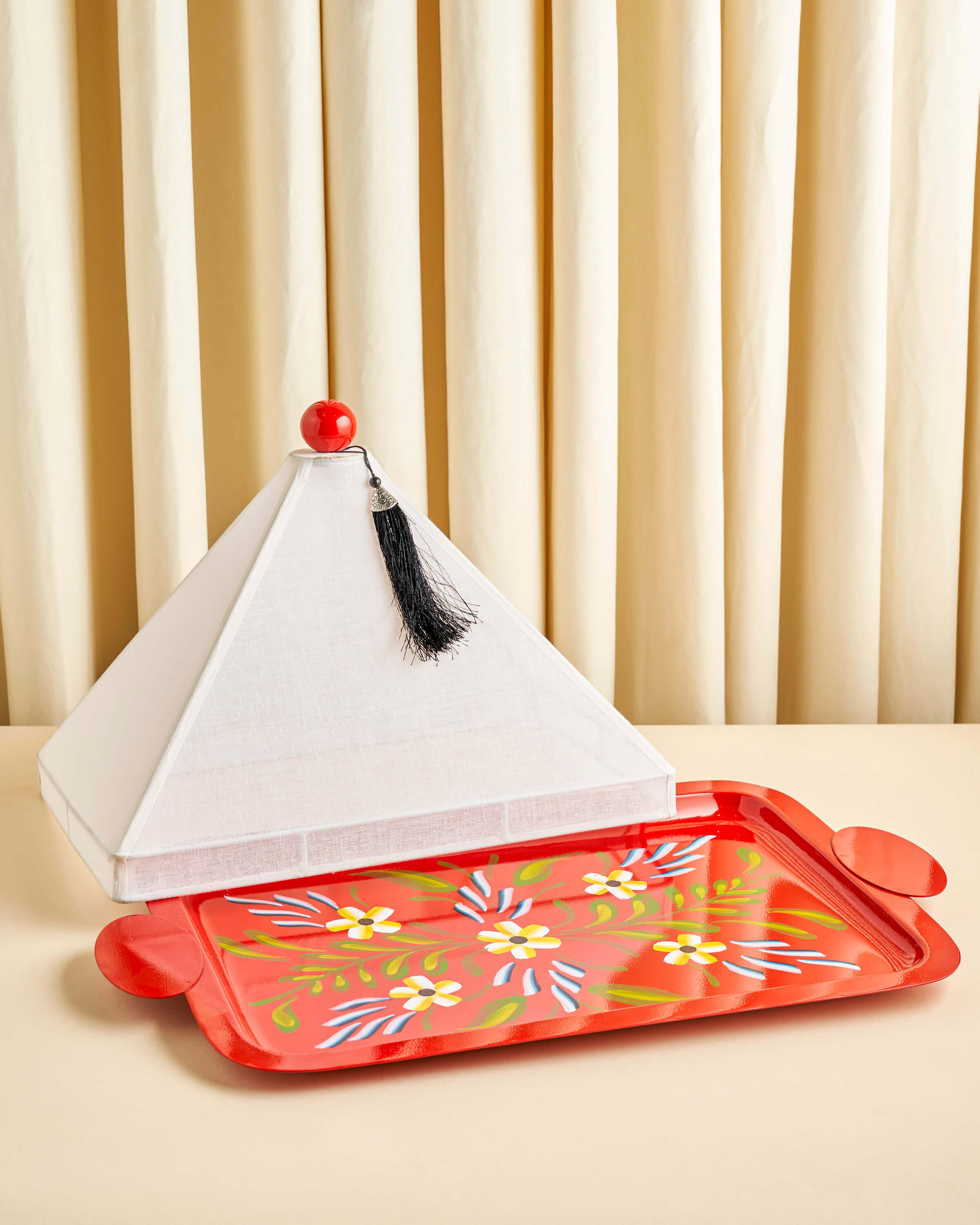 صينية تقديم  رسم  يدوي مع غطاء خام لينن