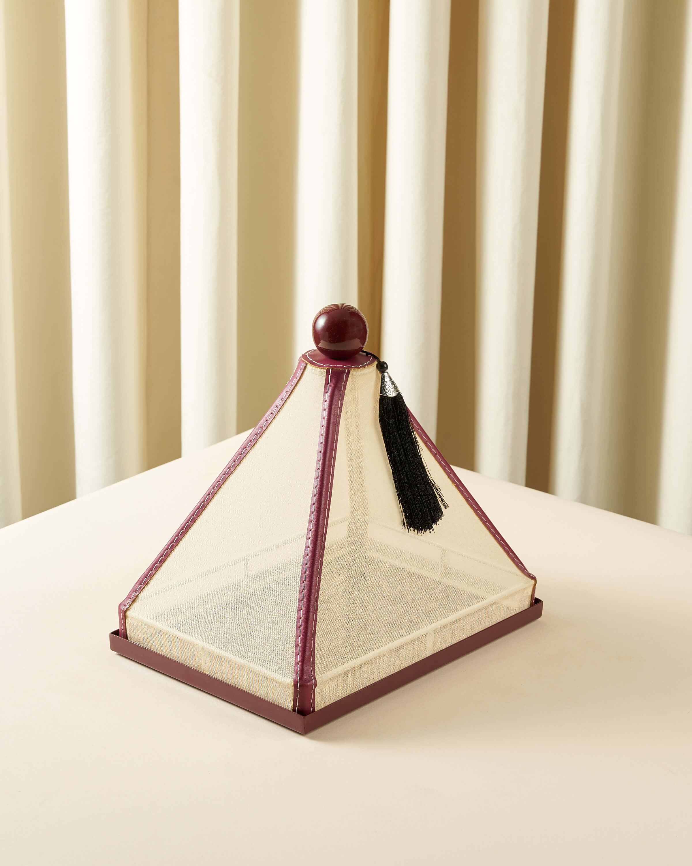 ماعون تقديم بغطاء خام مع جلد مستطيل