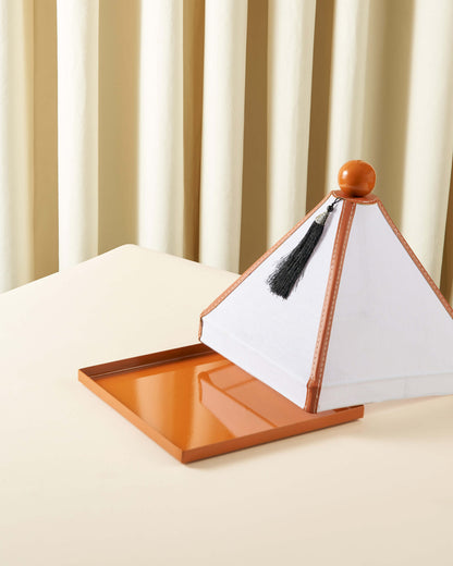 ماعون تقديم بغطاء خام مع جلد مربع