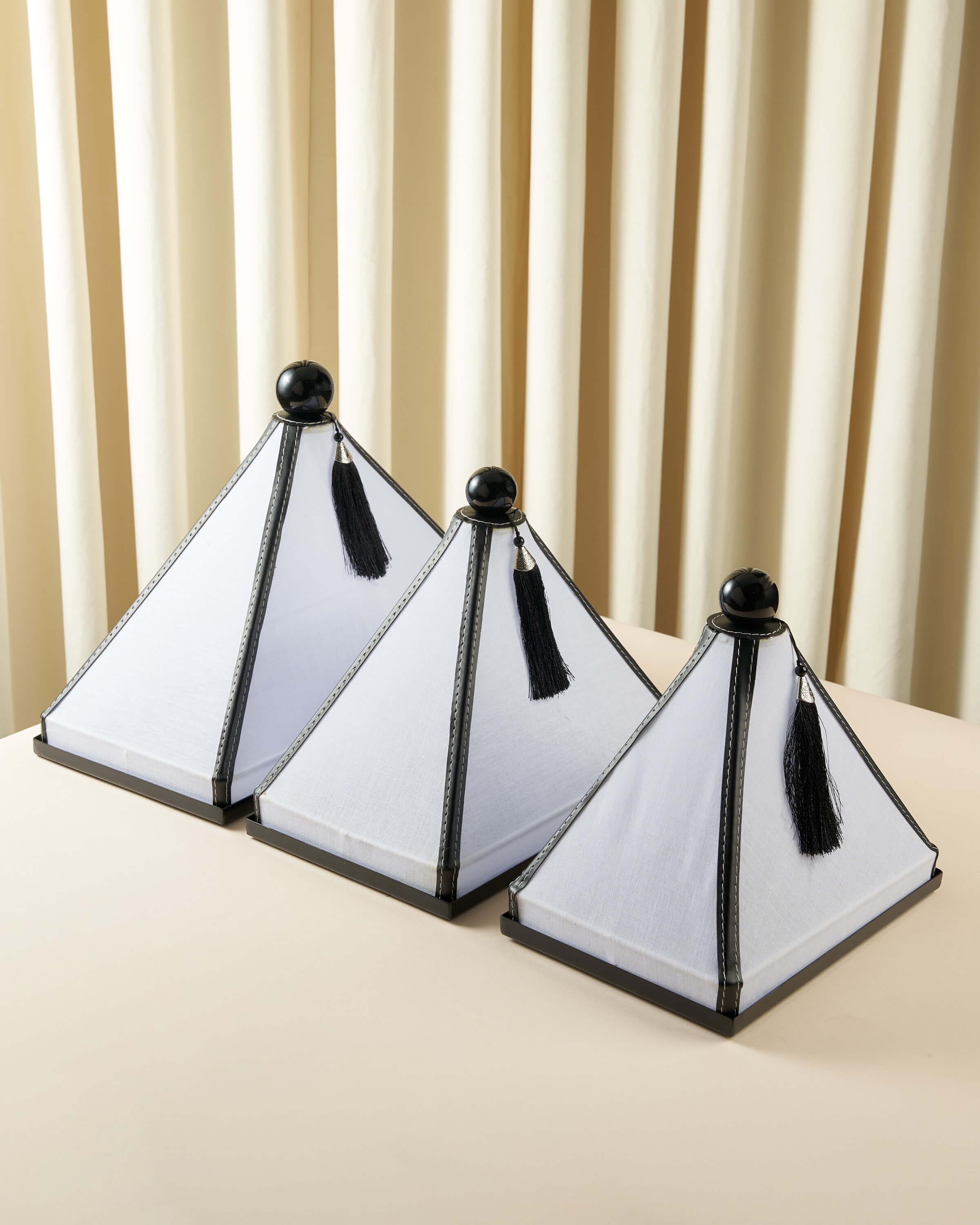 ماعون تقديم بغطاء خام مع جلد مستطيل