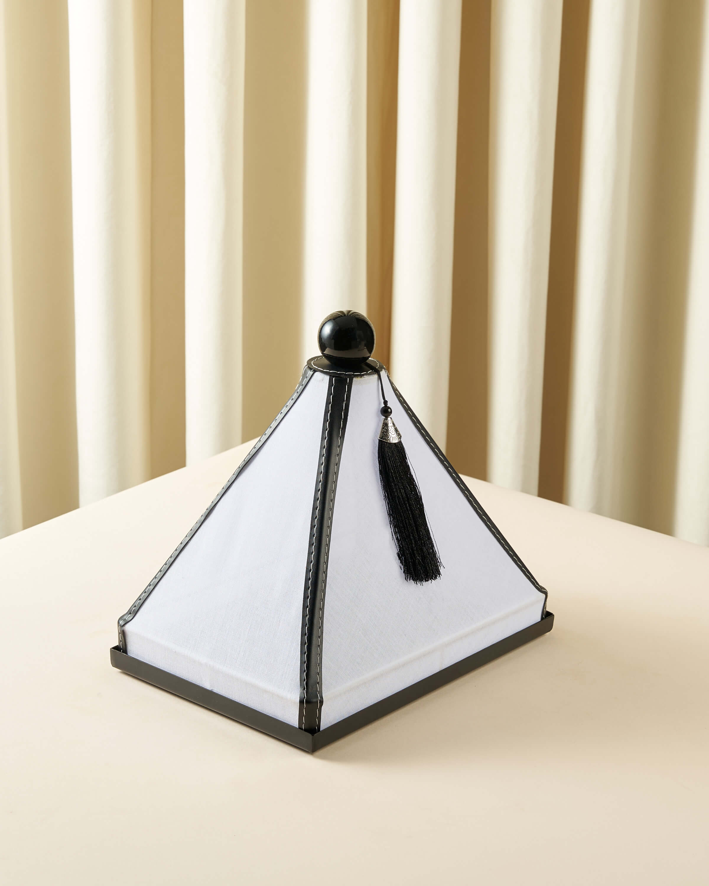 ماعون تقديم بغطاء خام مع جلد مستطيل