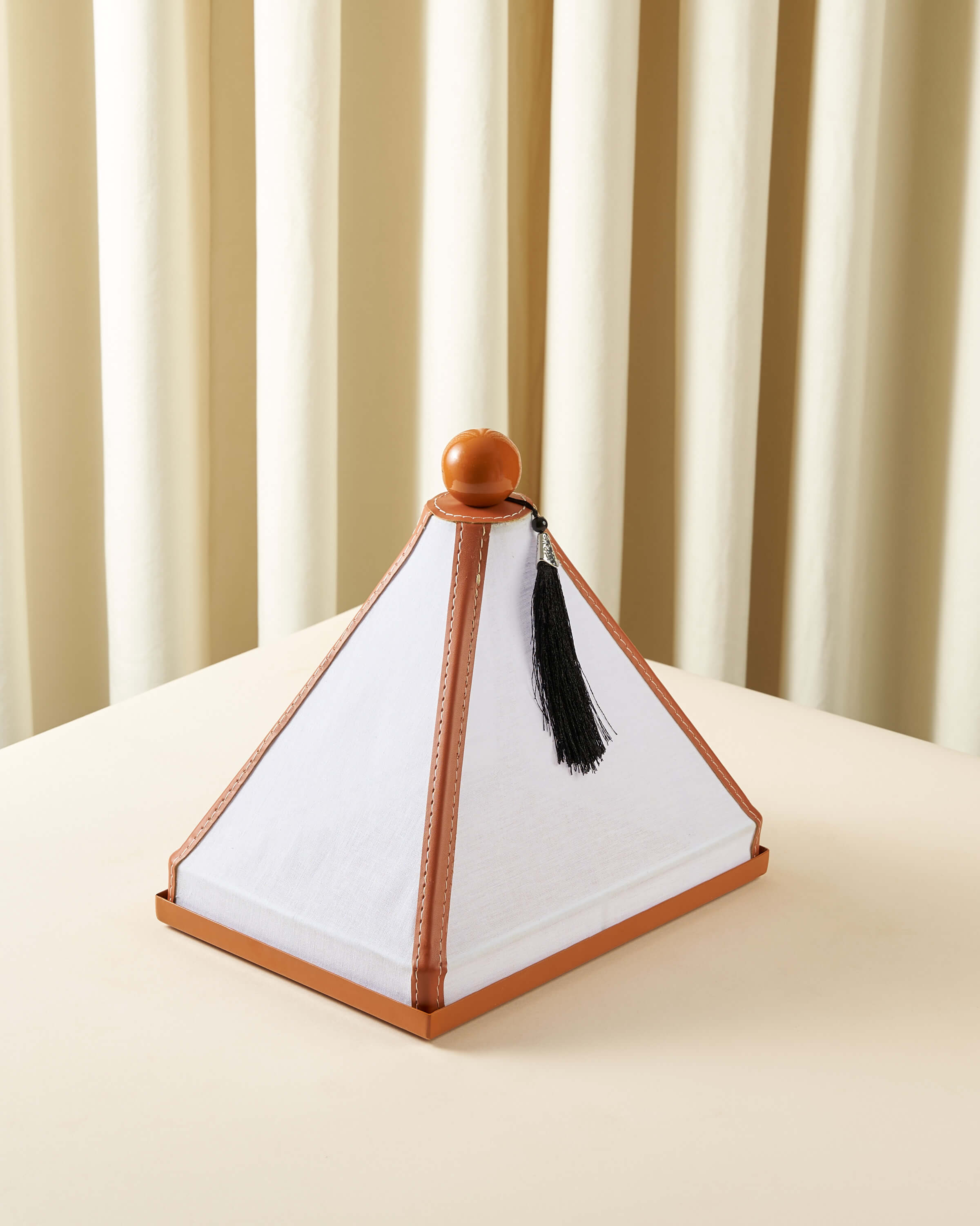 ماعون تقديم بغطاء خام مع جلد مستطيل