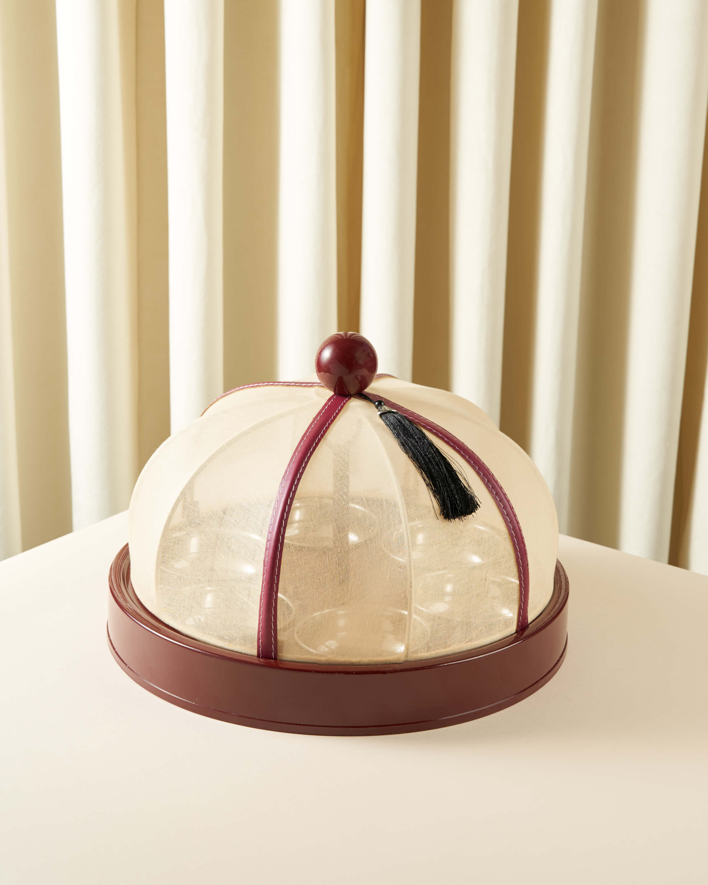 ماعون   ريوق   بغطاء   خام   مع   جلد