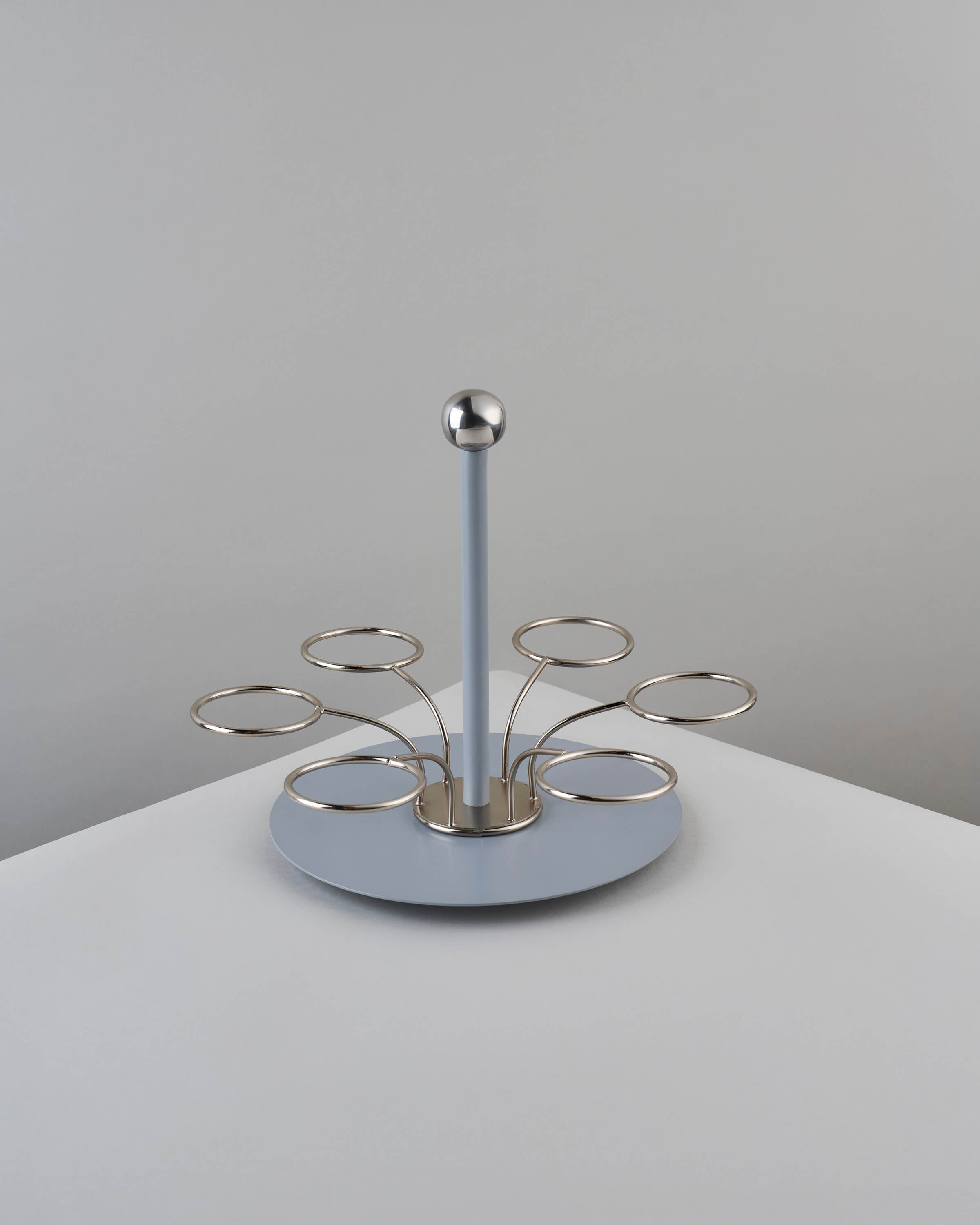 حامل فنجان بمقبض رمادي