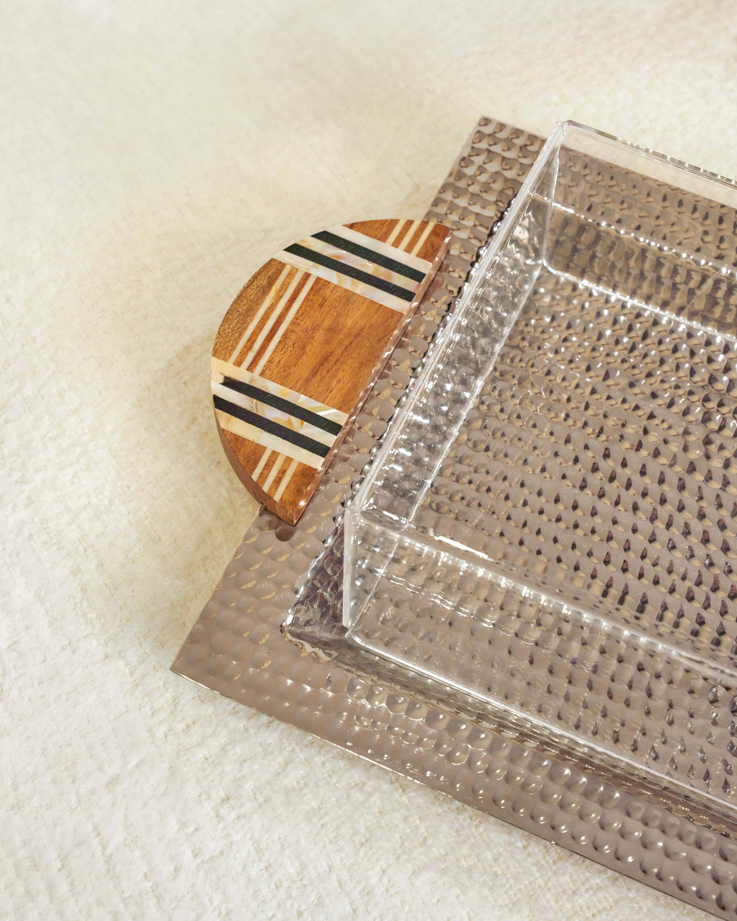 صينية تقديم بمقبض خشب صدفي