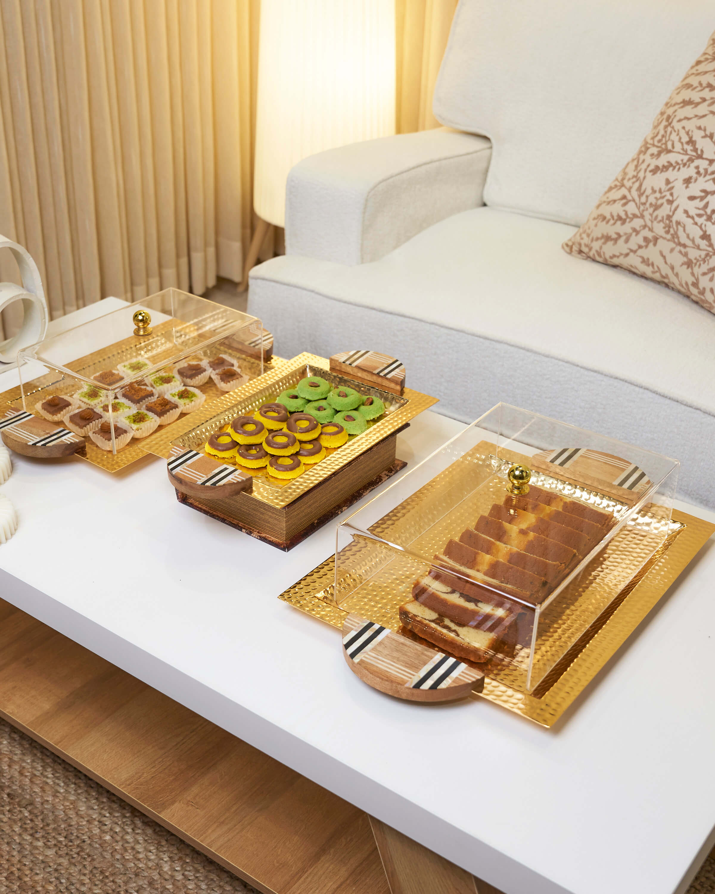 صينية تقديم بمقبض خشب صدفي