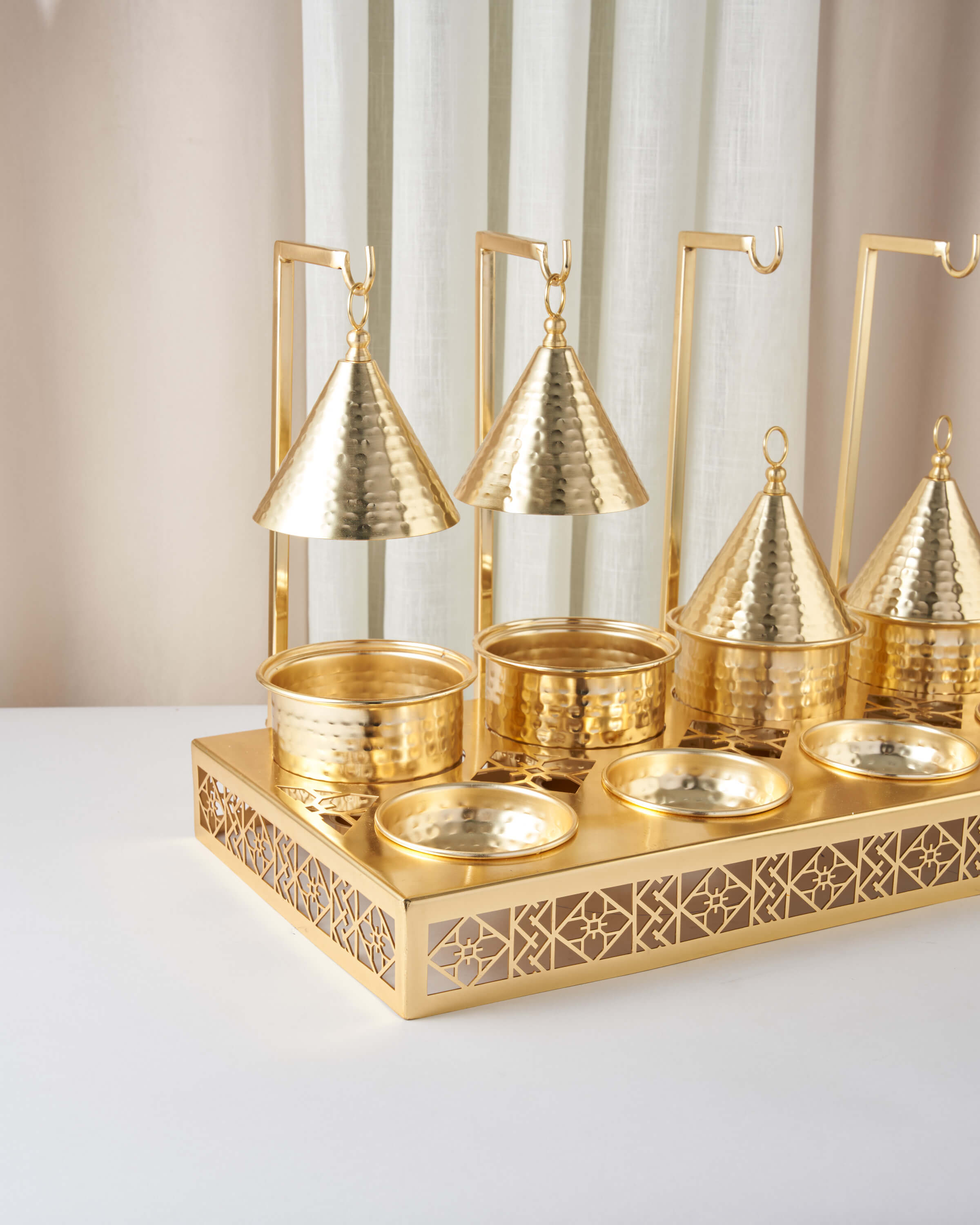 ماعون ريوق مع شمعة