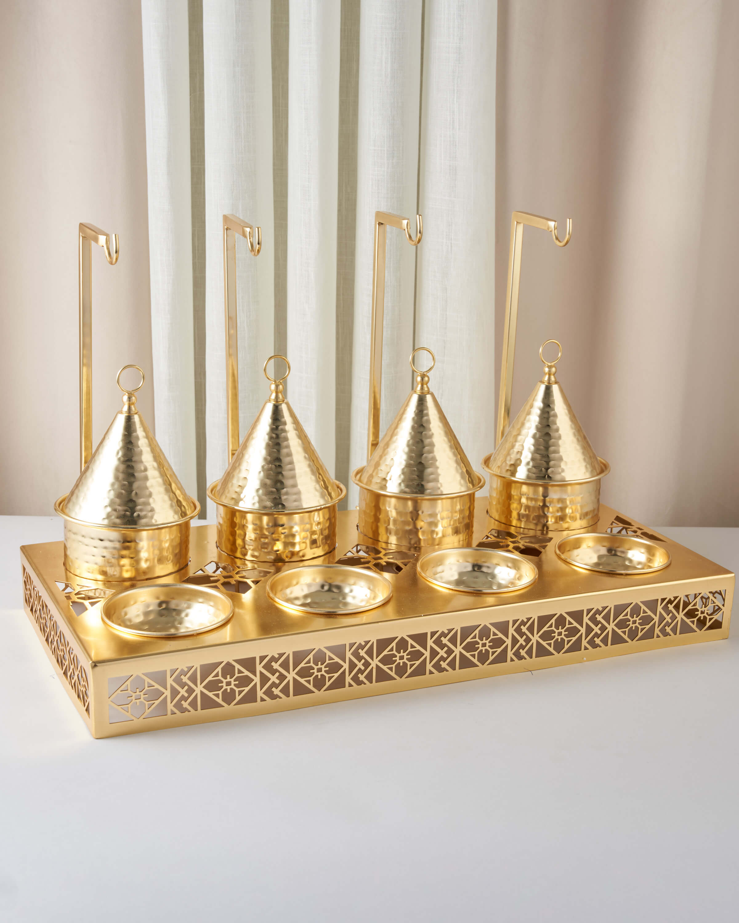 ماعون ريوق مع شمعة