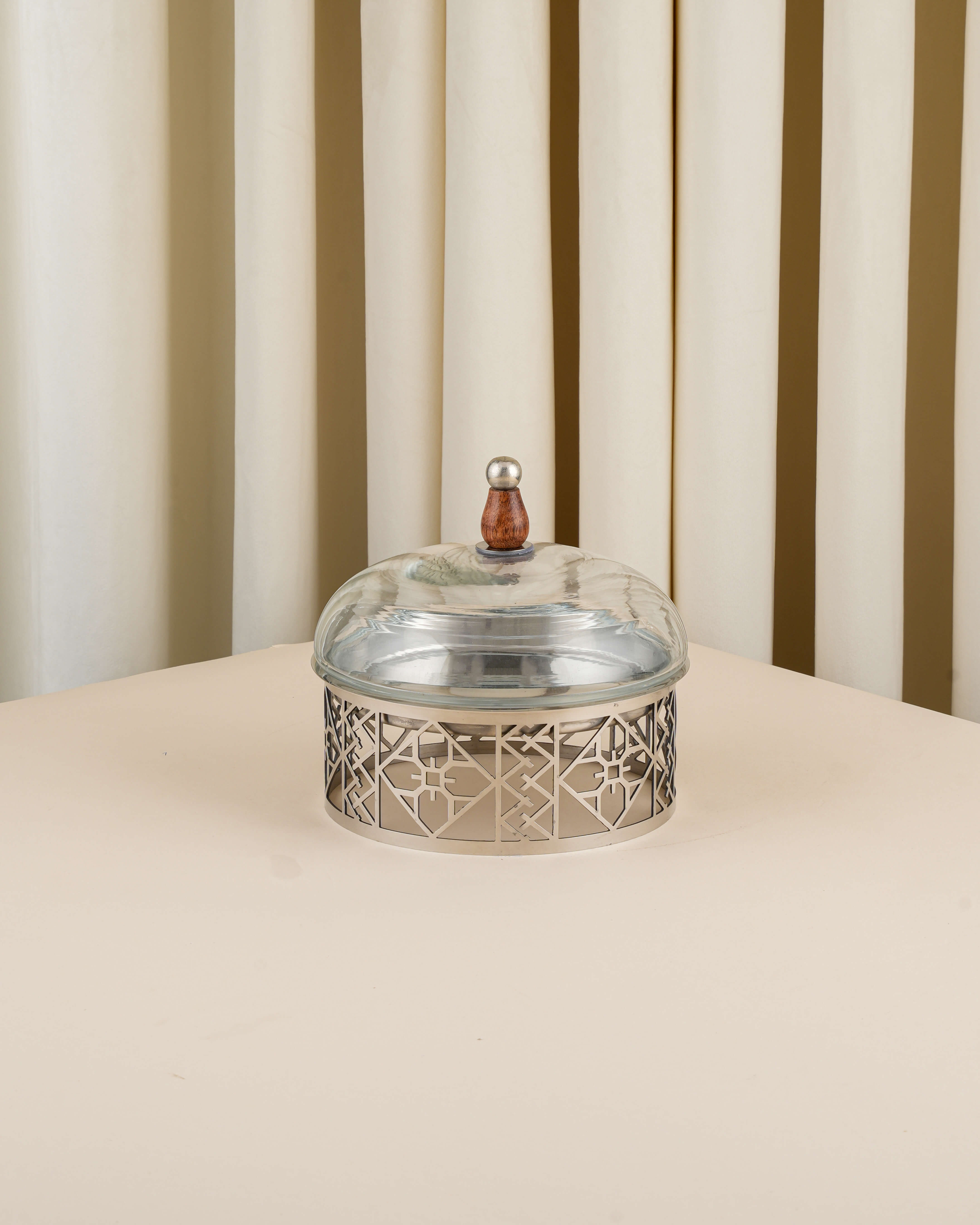 ماعون حلويات  بغطاء زجاج