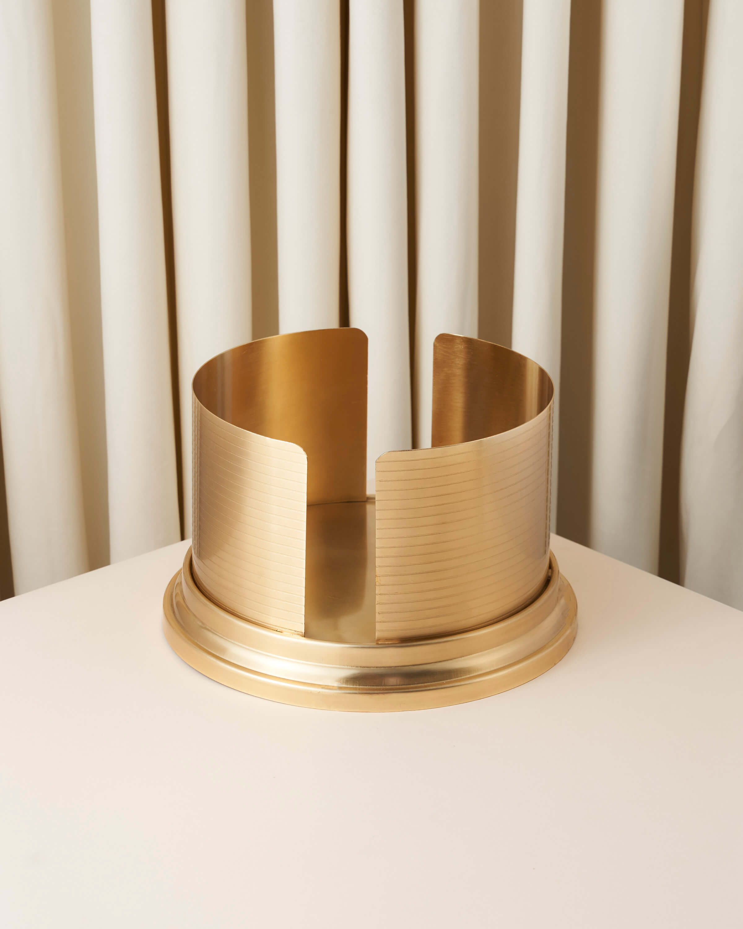 إستاند صحون للسفره هندي مديل ألماني لصحون البوفيه١٠ انش وزن ١،٥ كغ