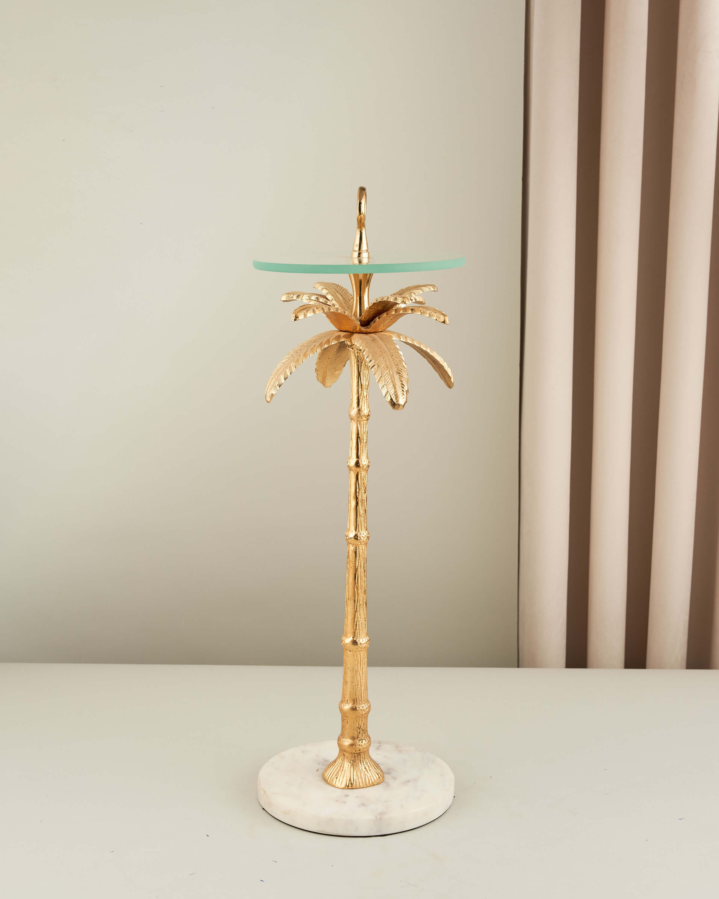 طاولة تقديم