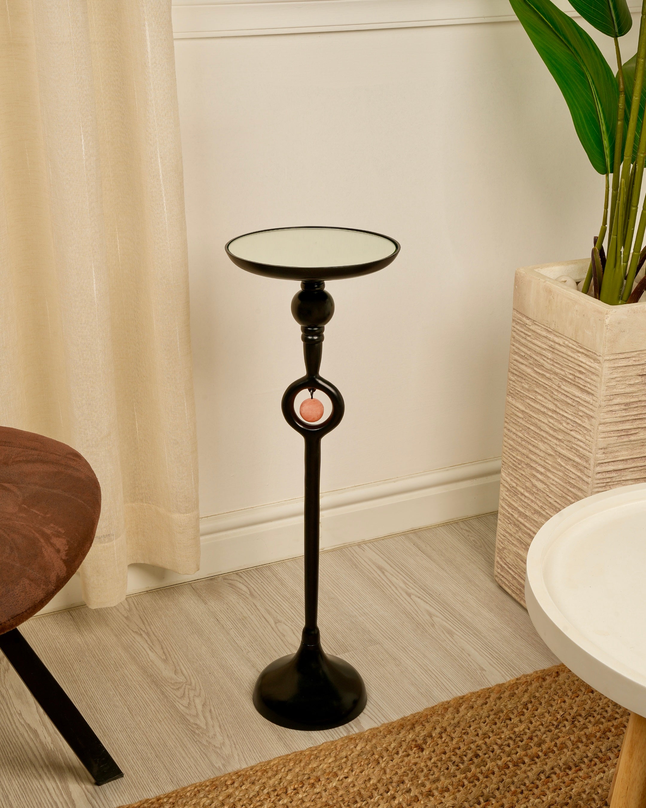 طاولة بقاعدة