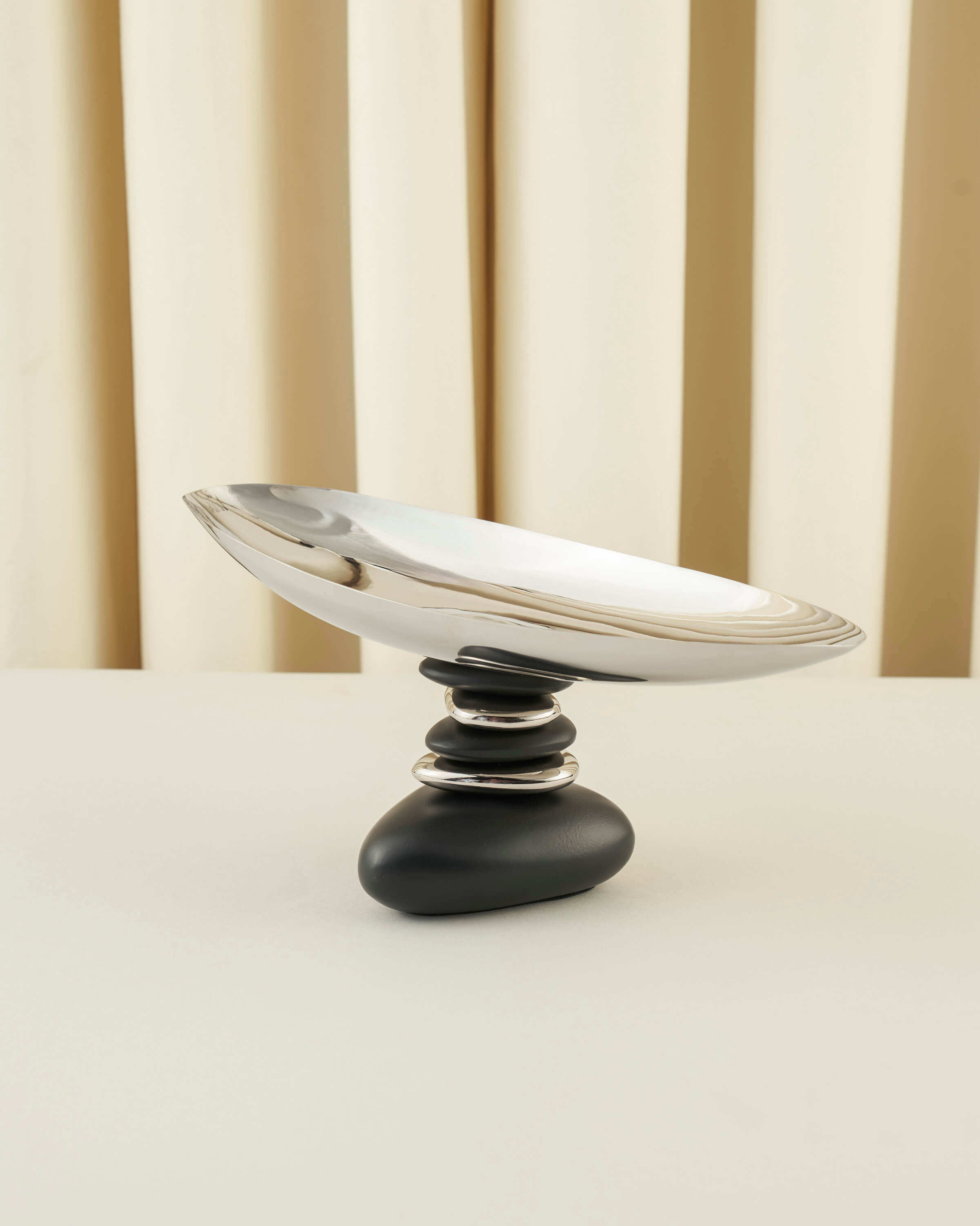 ماعون تقديم  بطابع الاحجار