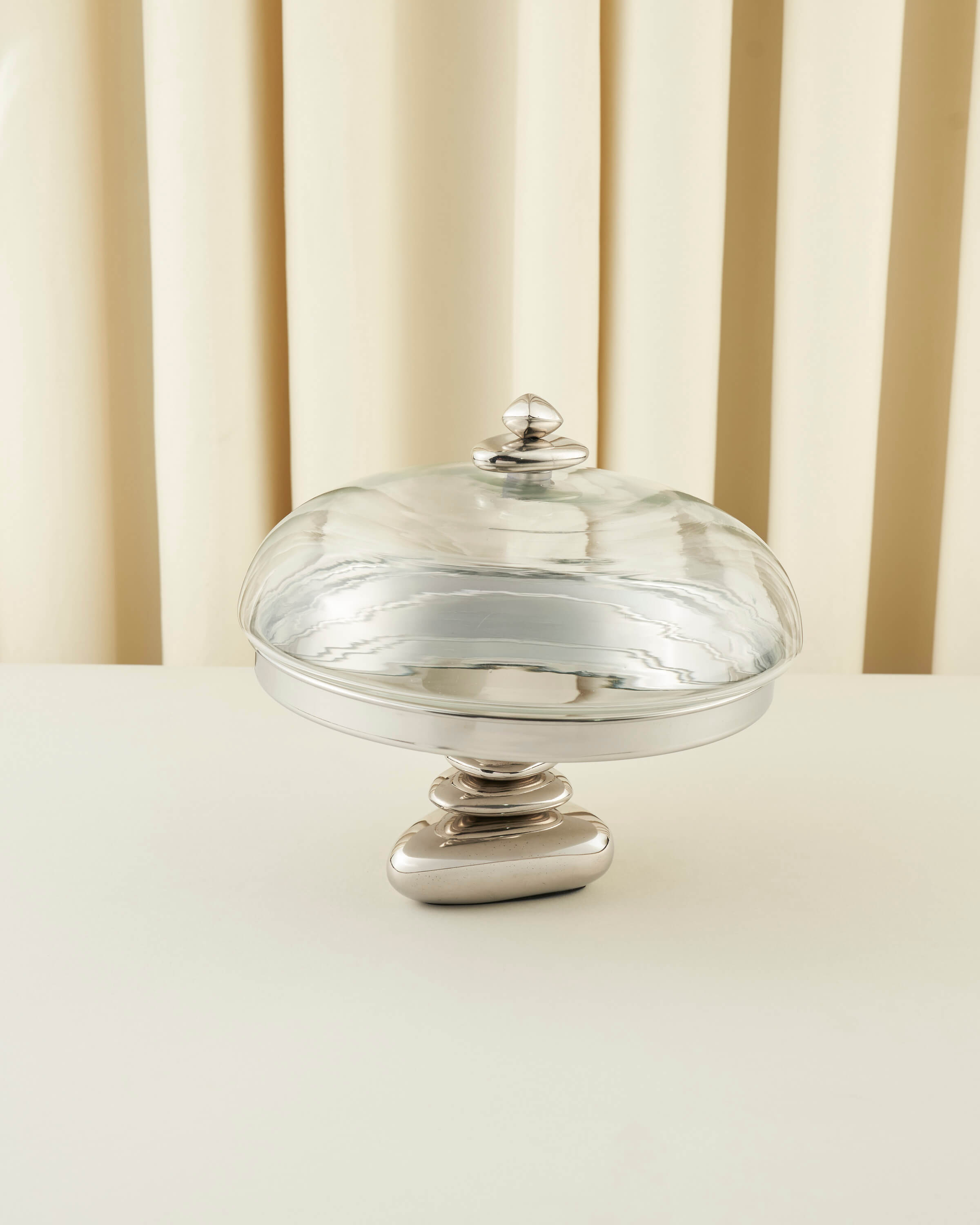 ماعون تقديم بطابع الاحجار