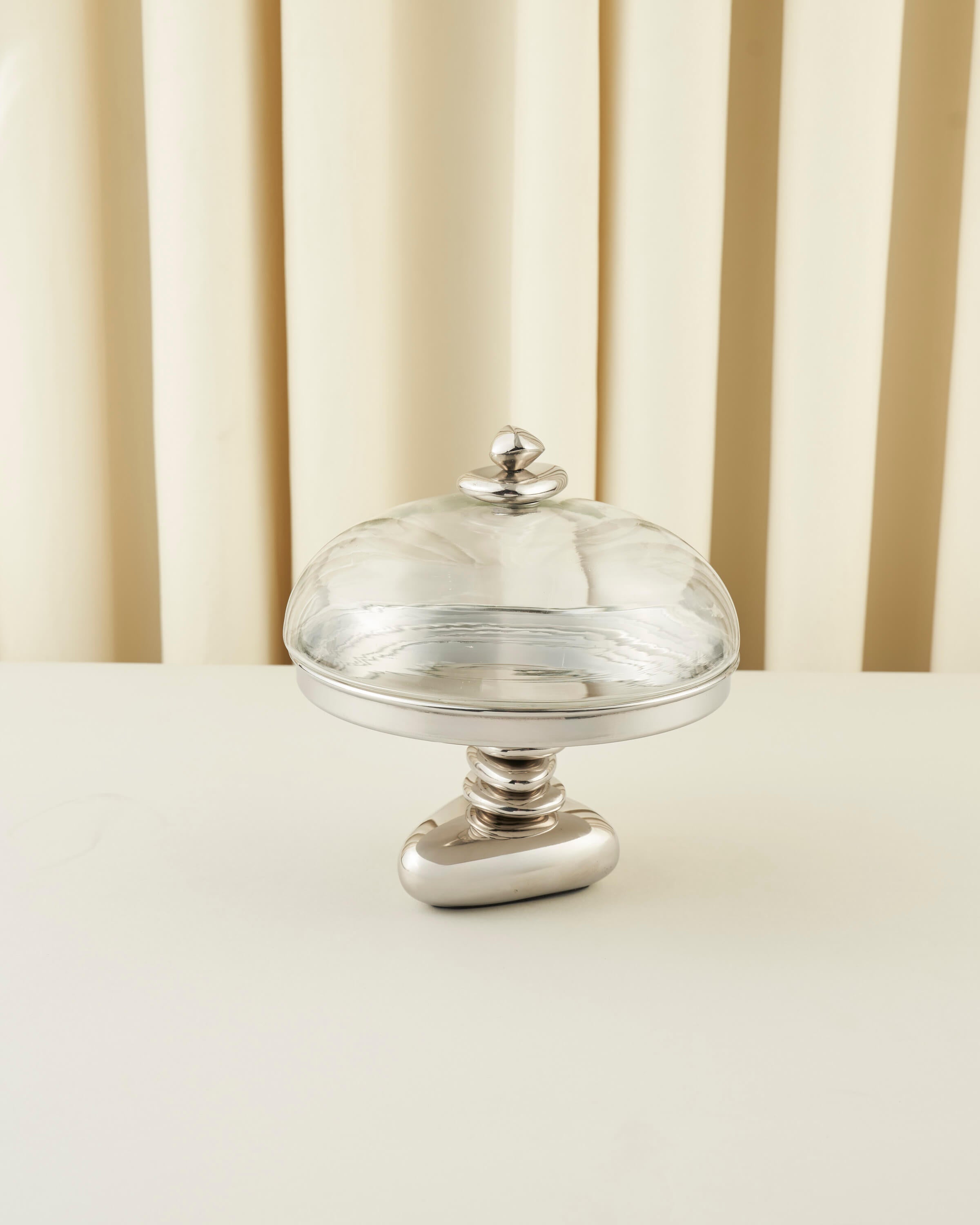 ماعون تقديم بطابع الاحجار