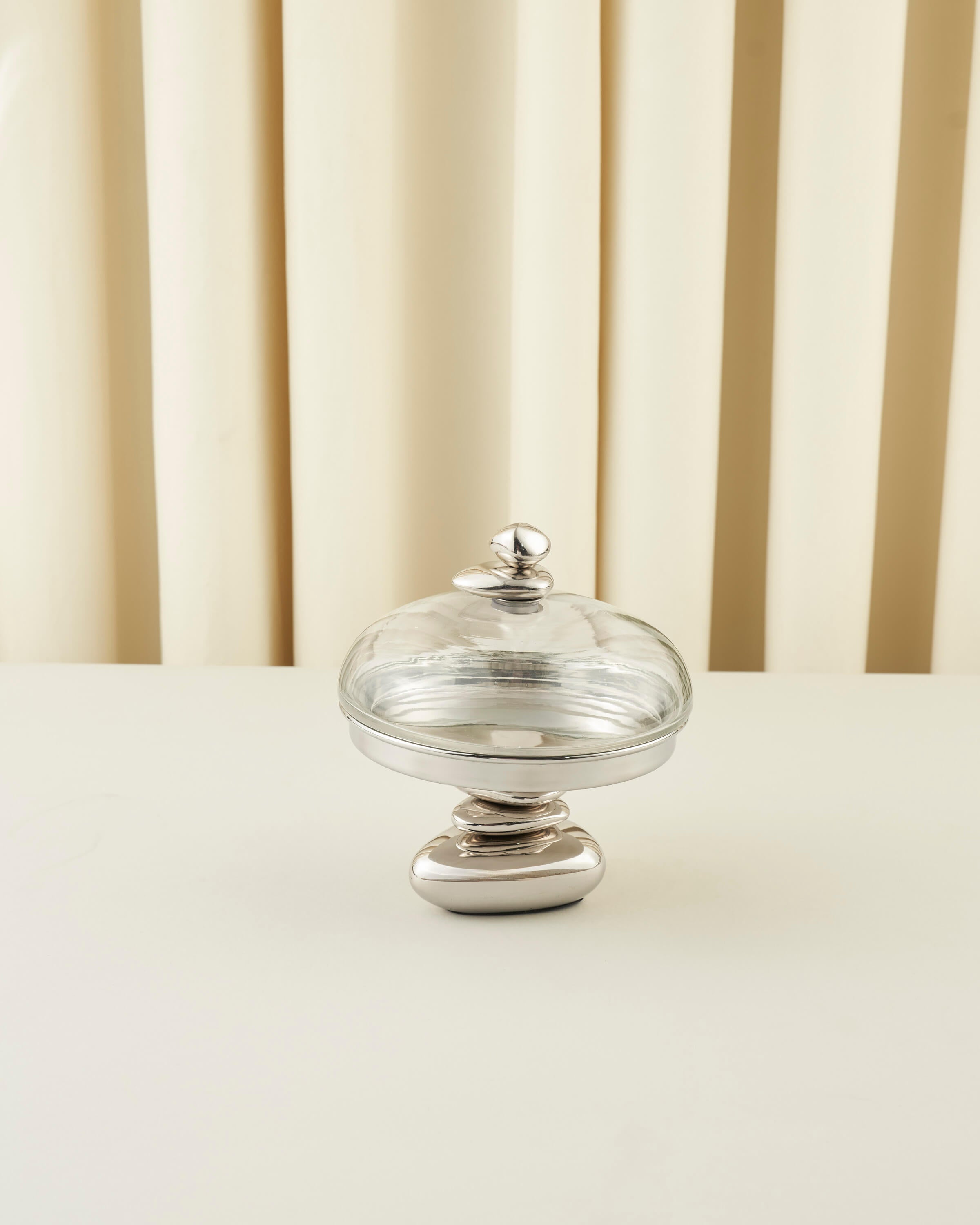 ماعون تقديم بطابع الاحجار