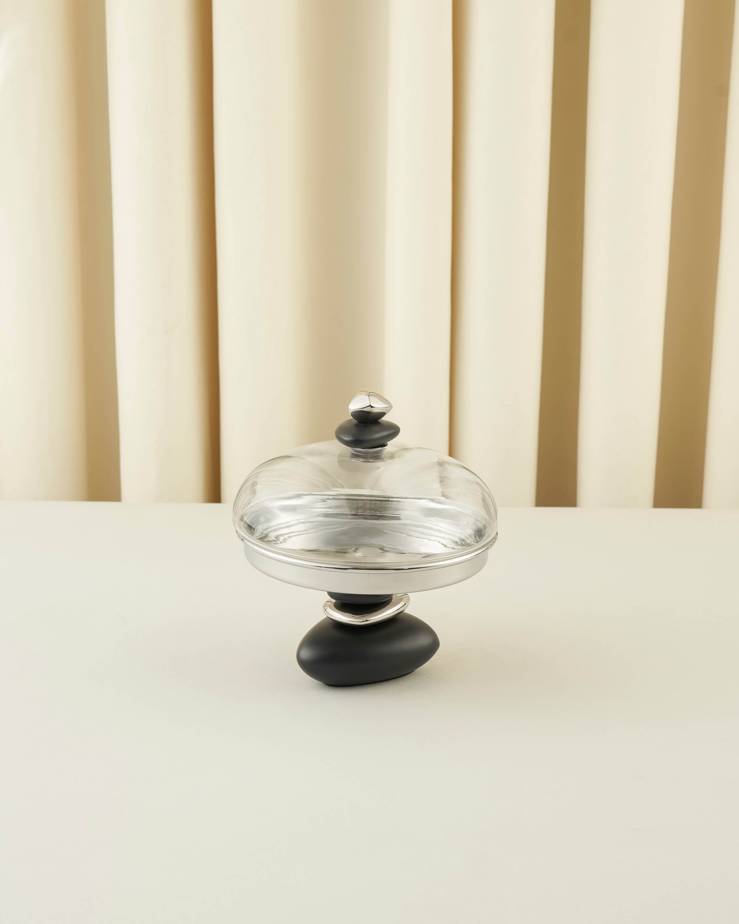 ماعون تقديم بطابع الاحجار