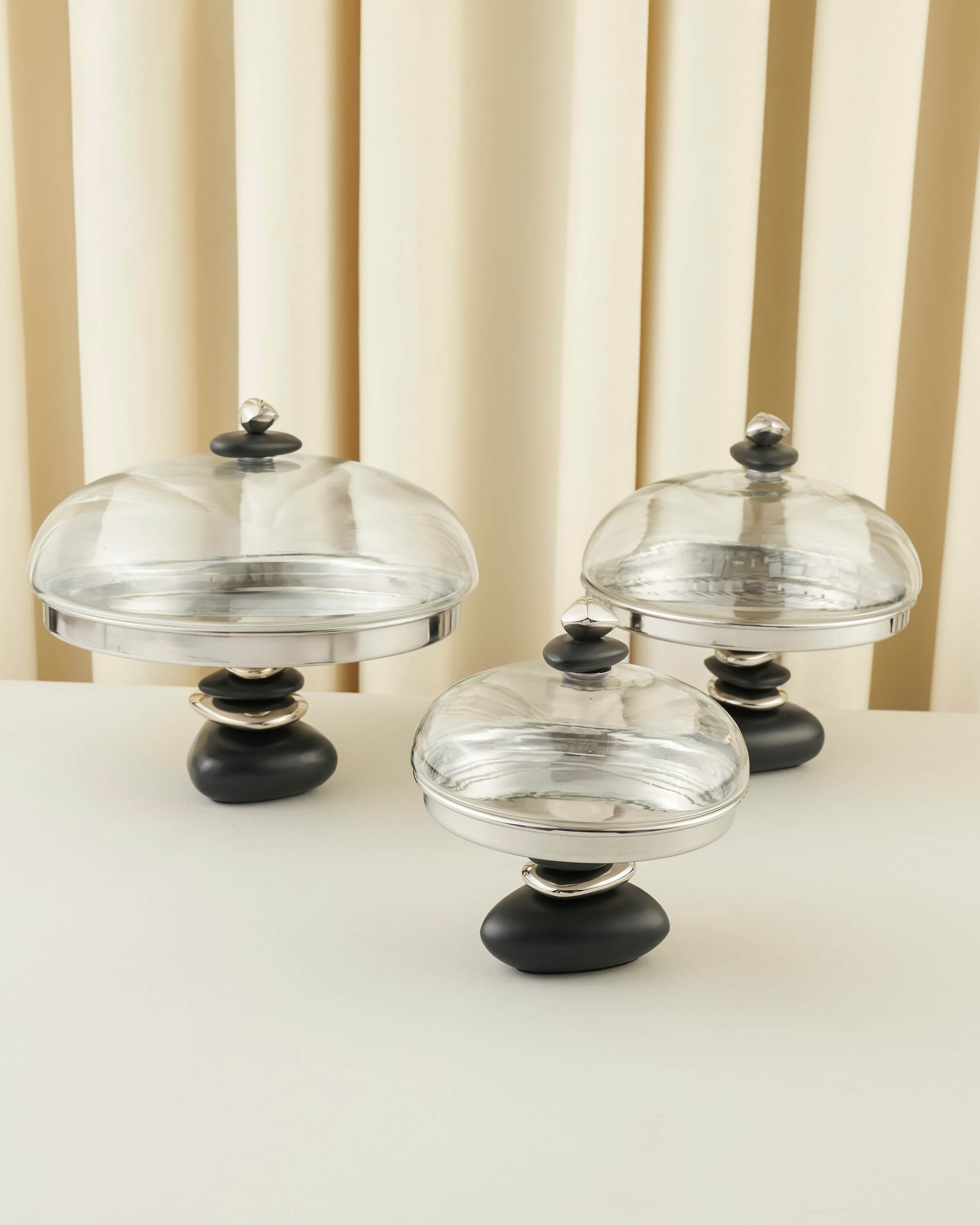 ماعون تقديم بطابع الاحجار