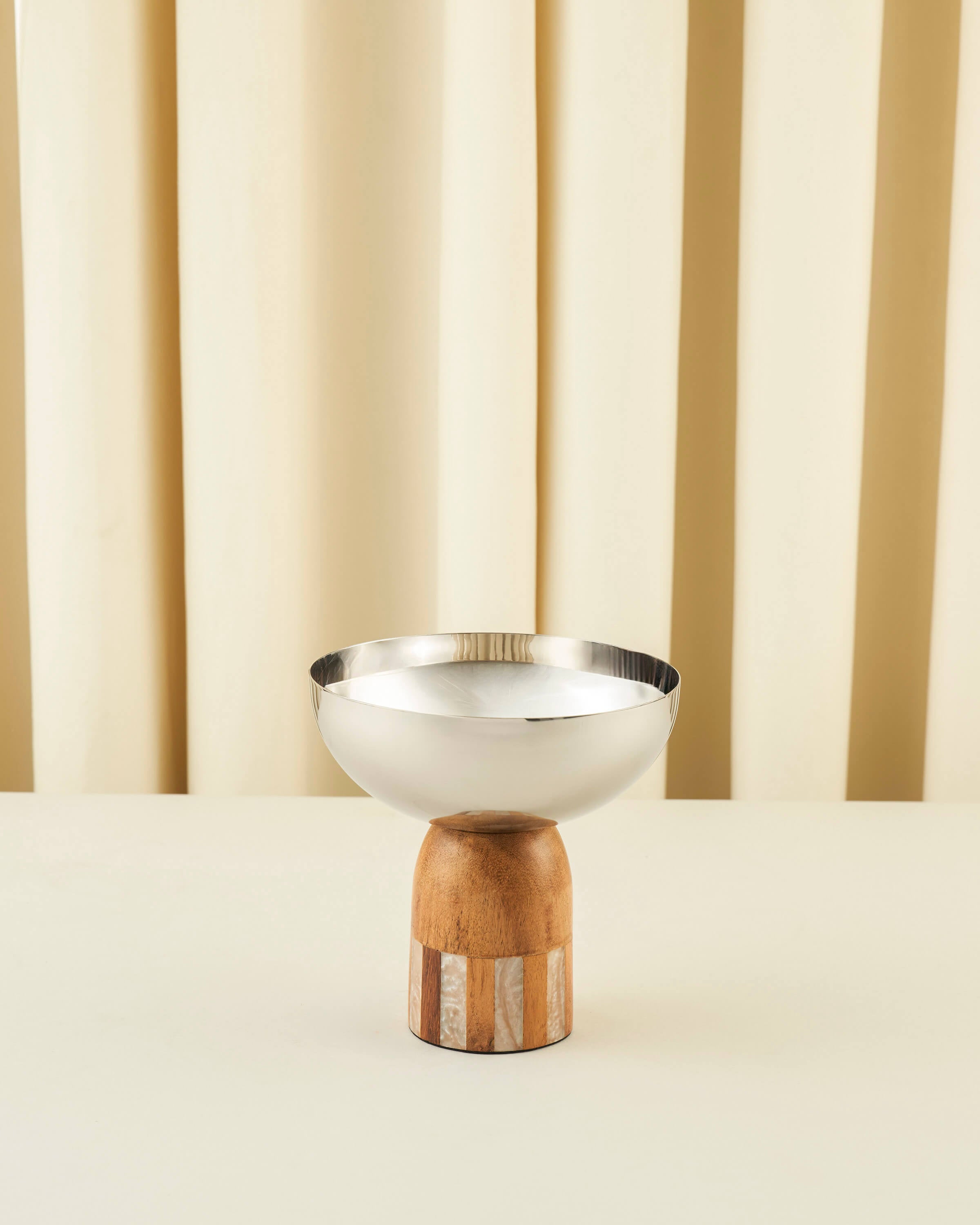 ماعون تقديم بطابع الخشب والصدف