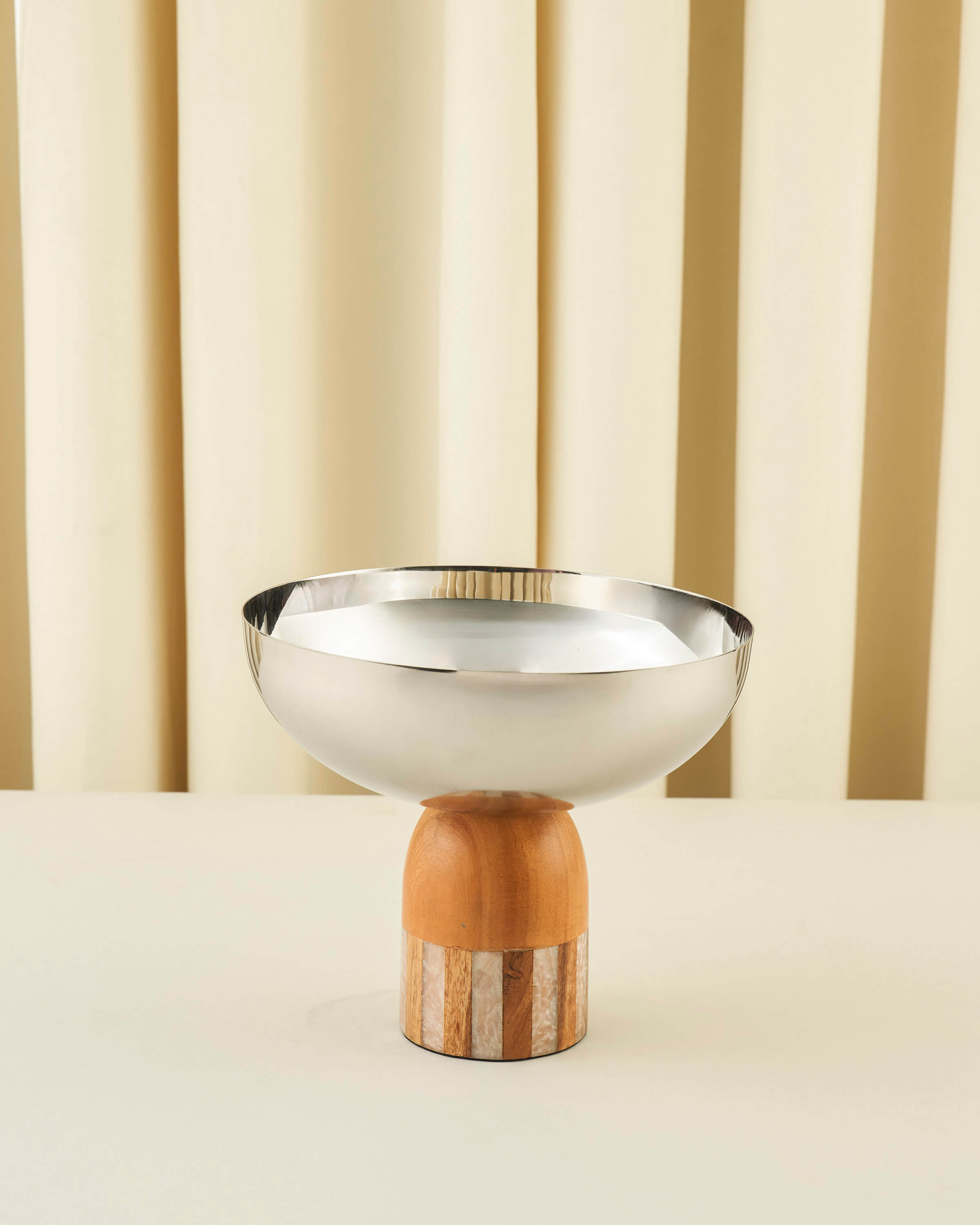 ماعون تقديم بطابع الخشب والصدف