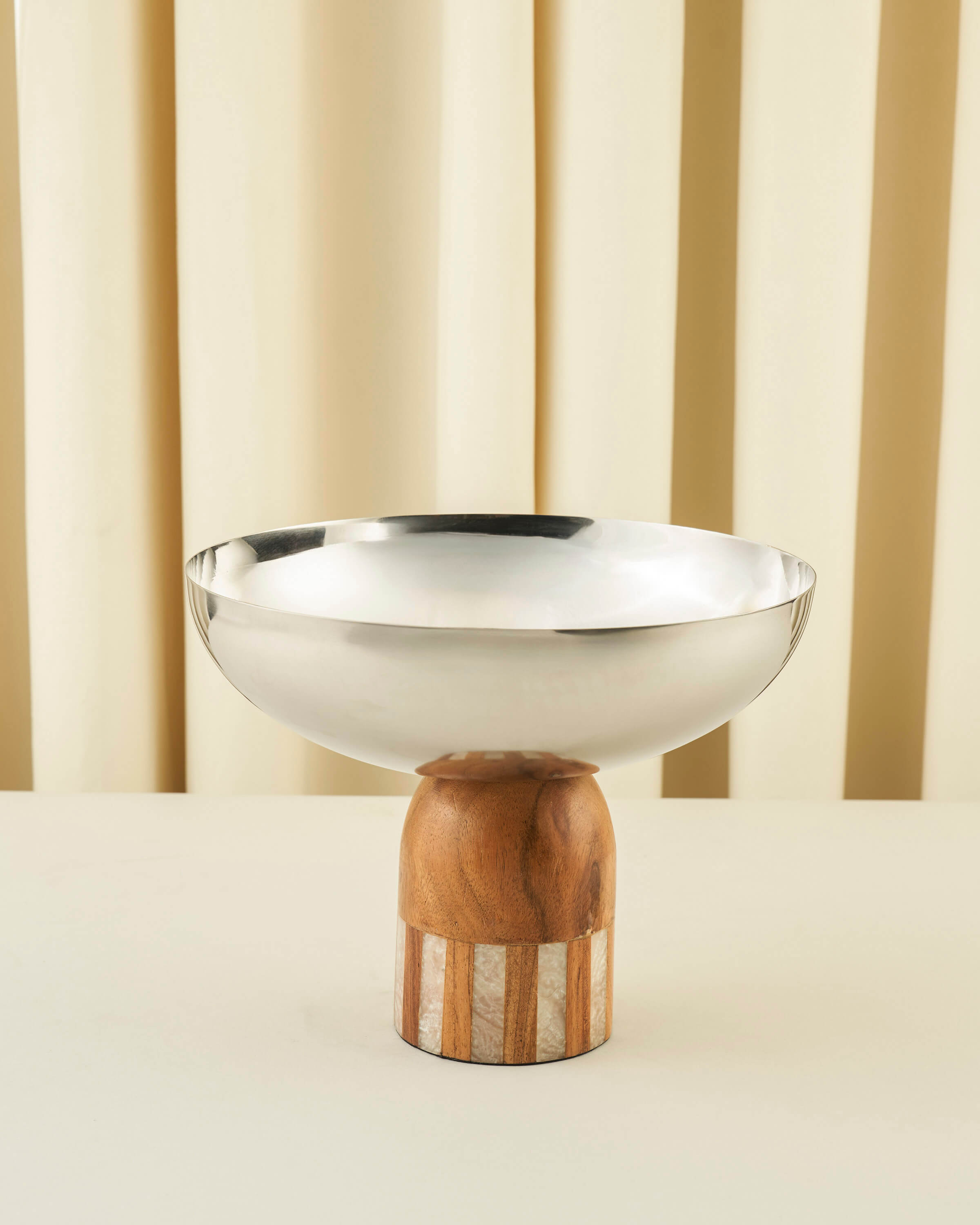 ماعون تقديم بطابع الخشب والصدف