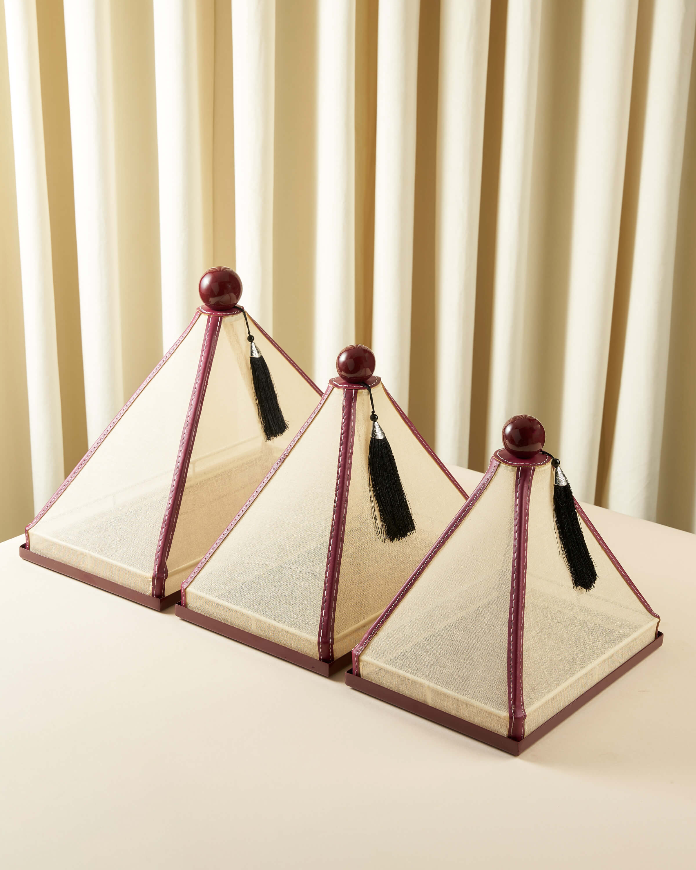 ماعون تقديم بغطاء خام مع جلد مستطيل