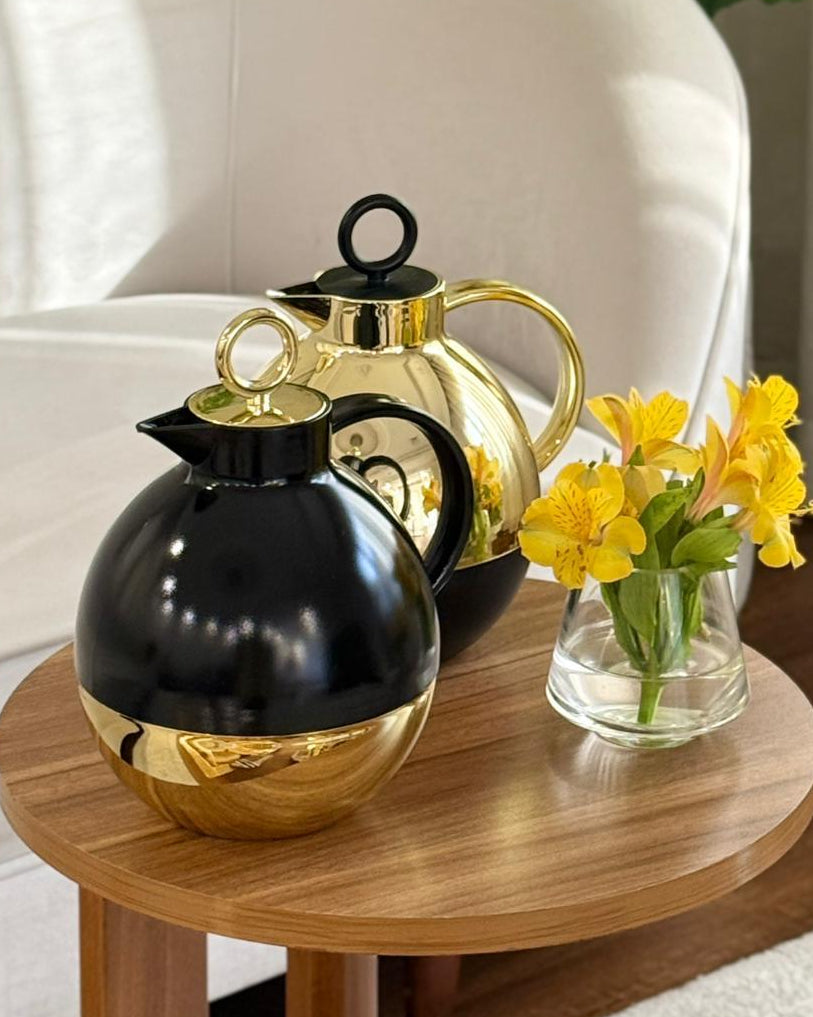 طقم مطارة شاي وقهوة باللون الأسود و الذهبي