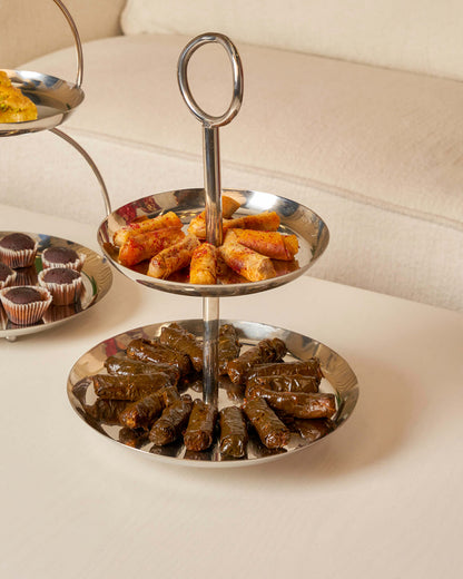 Ma'out presents two roles